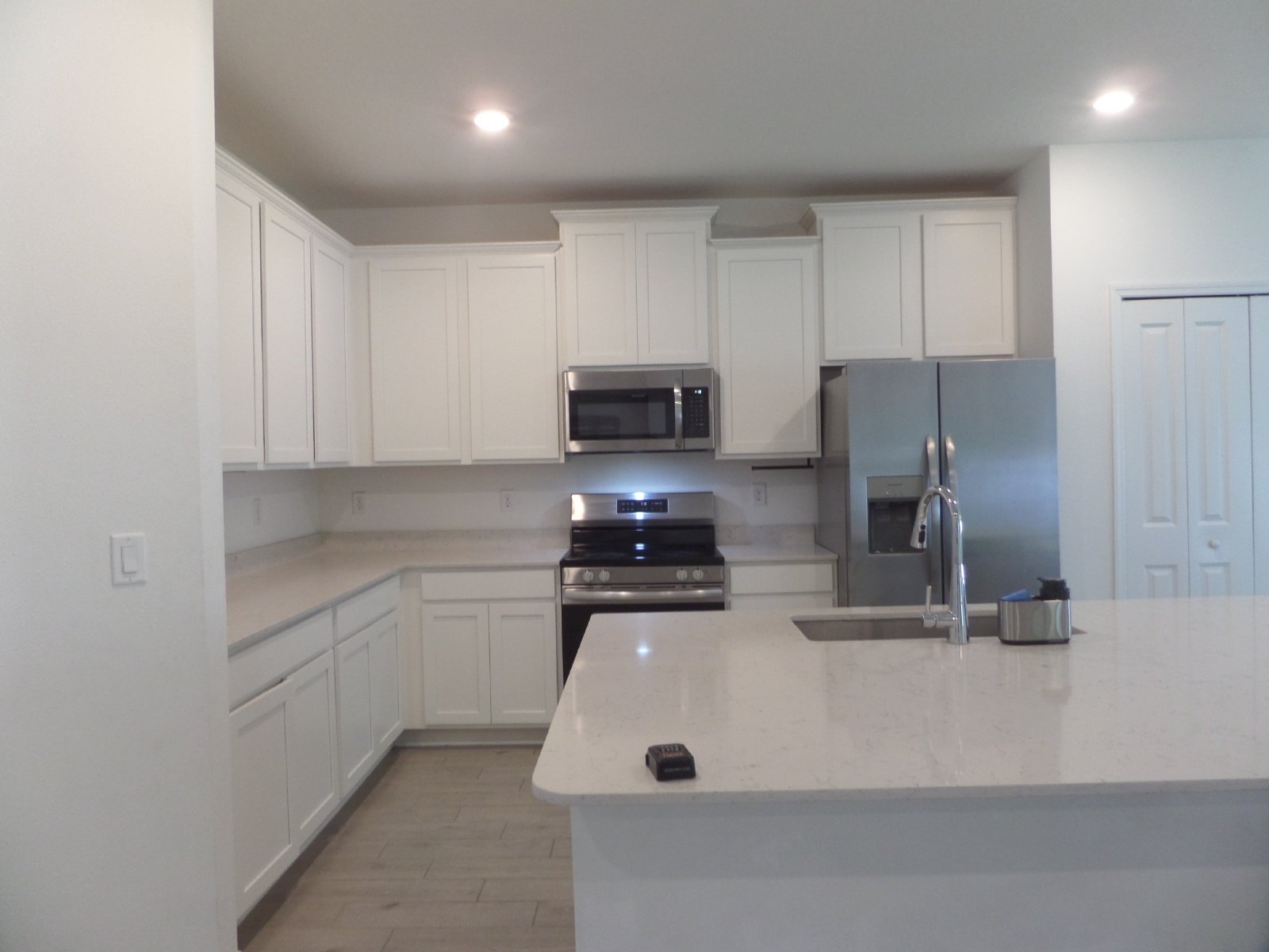 Beautiful 4 Bedroom 2 bath 3 Car garage Home property image