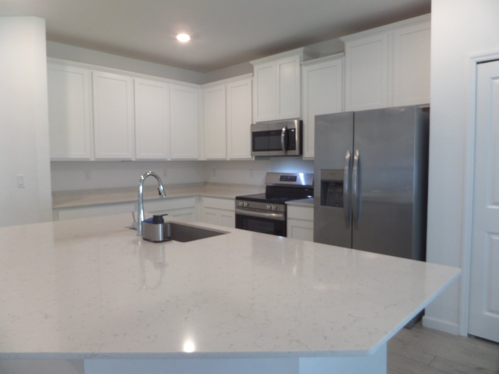 Beautiful 4 Bedroom 2 bath 3 Car garage Home property image