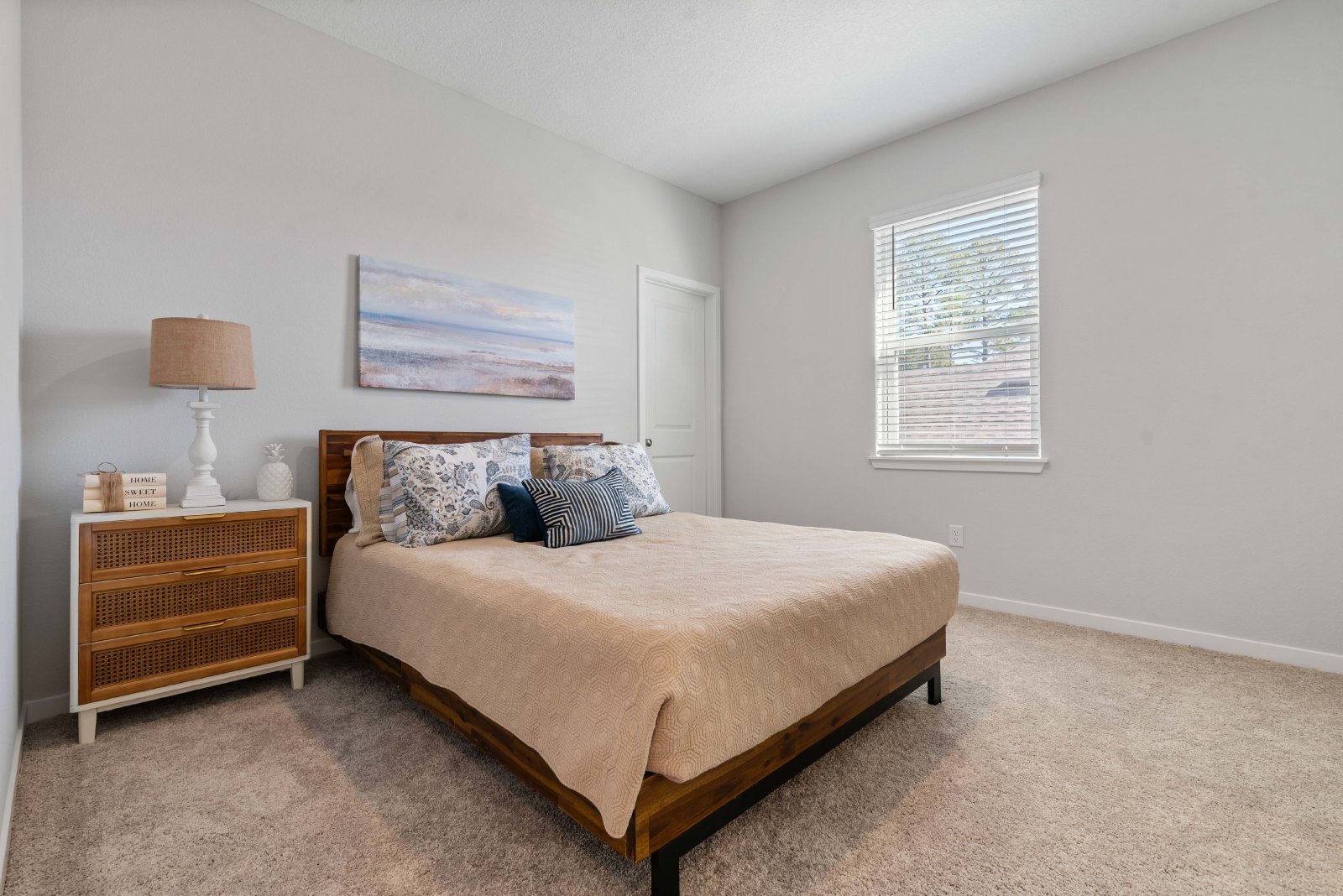 Stunning 2025 Build – Spacious 5BR Home with Open Floor Plan & Fenced Yard property image