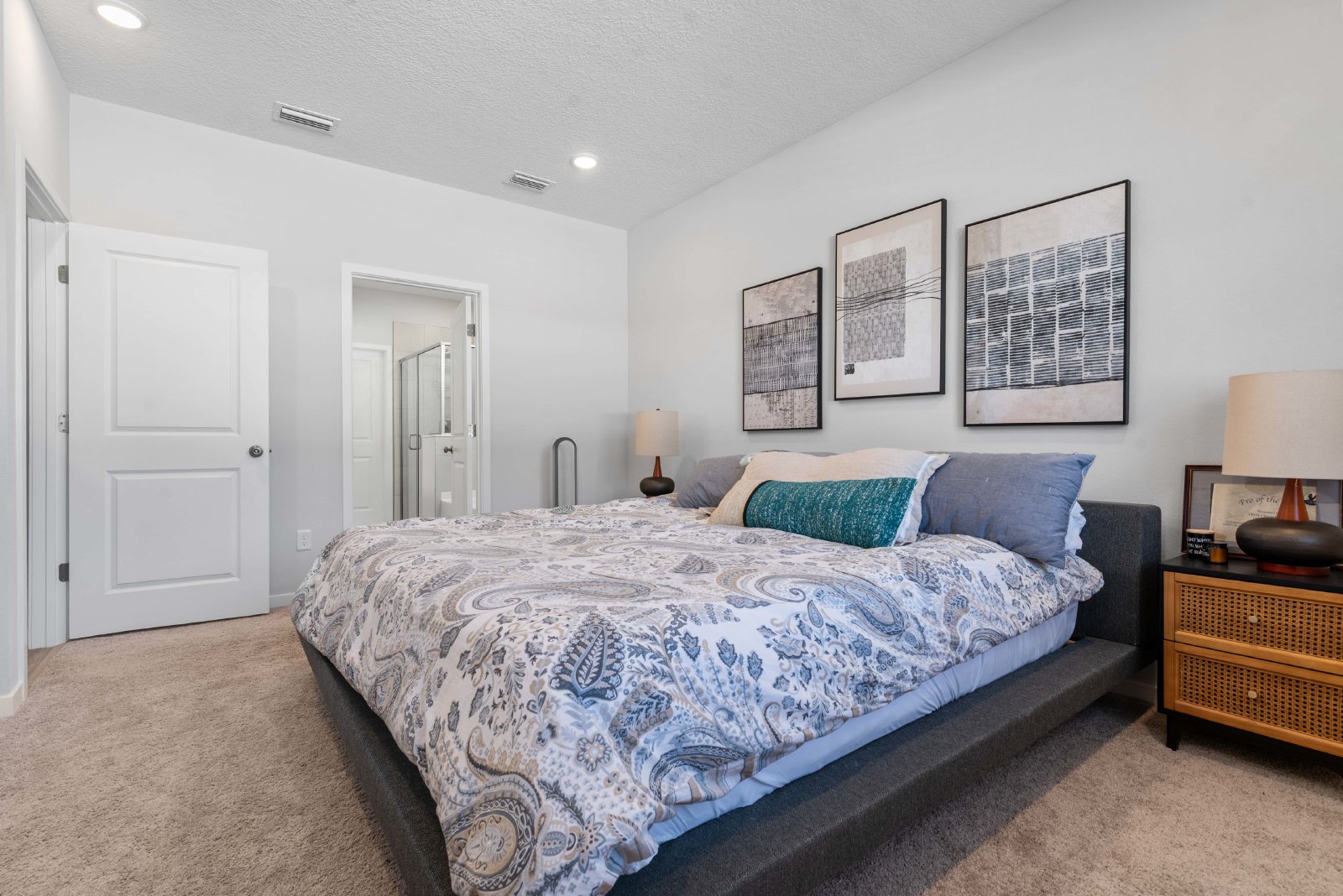 Stunning 2025 Build – Spacious 5BR Home with Open Floor Plan & Fenced Yard property image