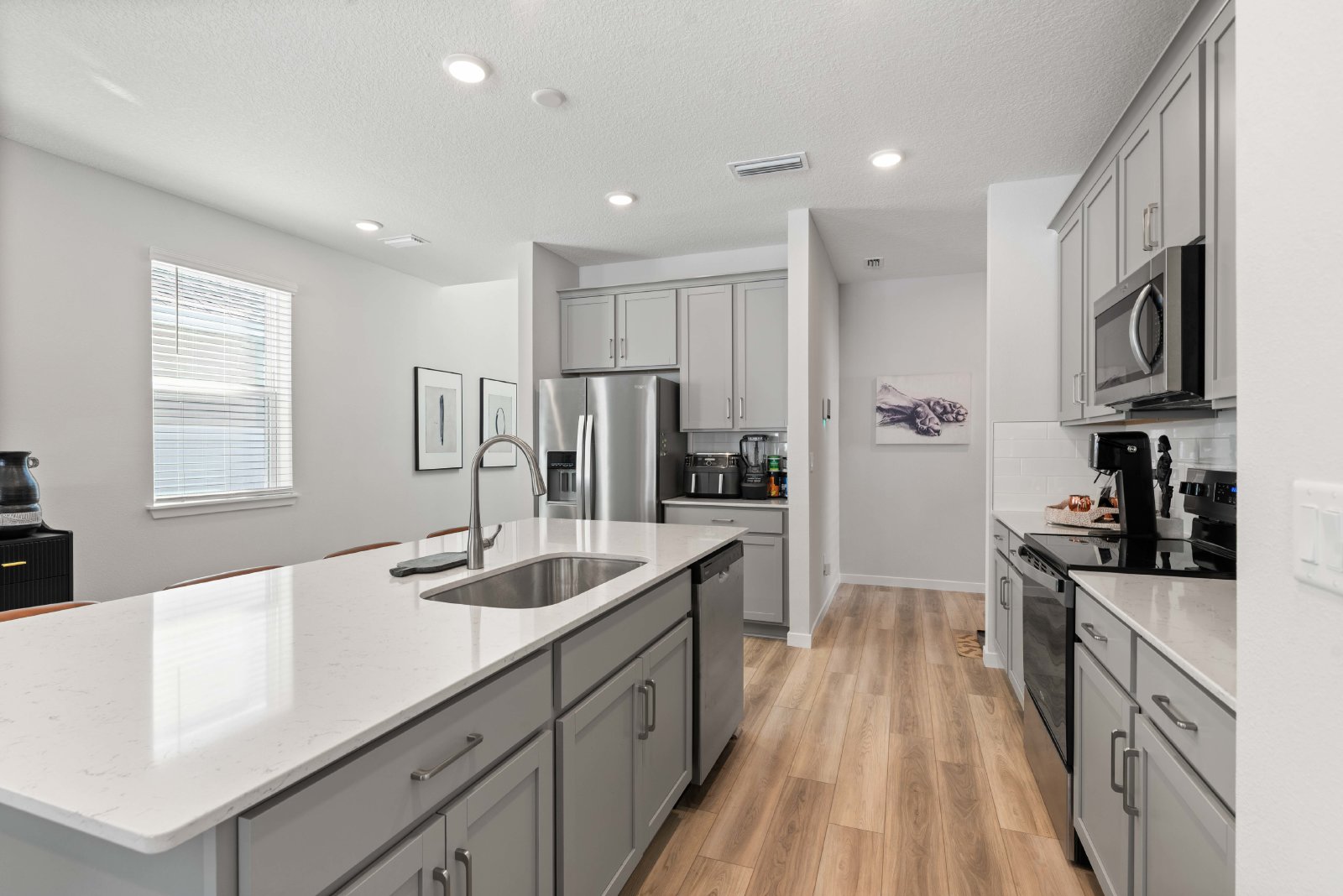 Stunning 2025 Build – Spacious 5BR Home with Open Floor Plan & Fenced Yard property image