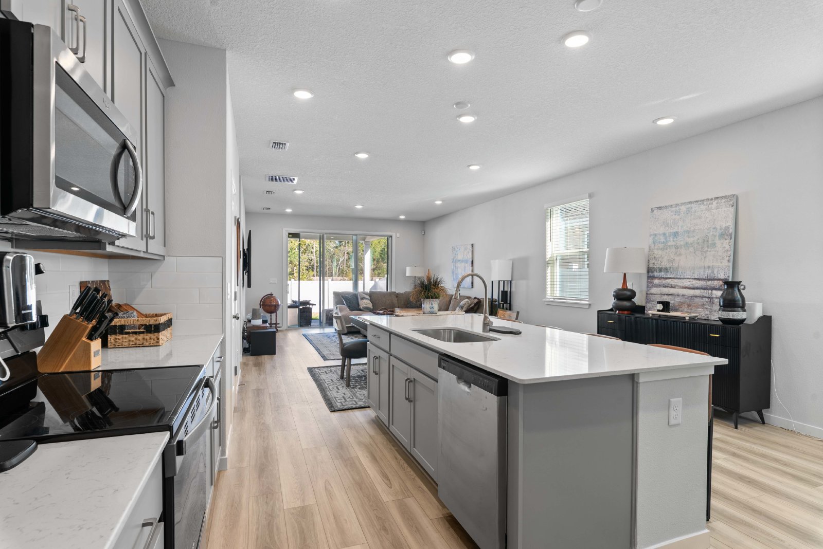 Stunning 2025 Build – Spacious 5BR Home with Open Floor Plan & Fenced Yard property image