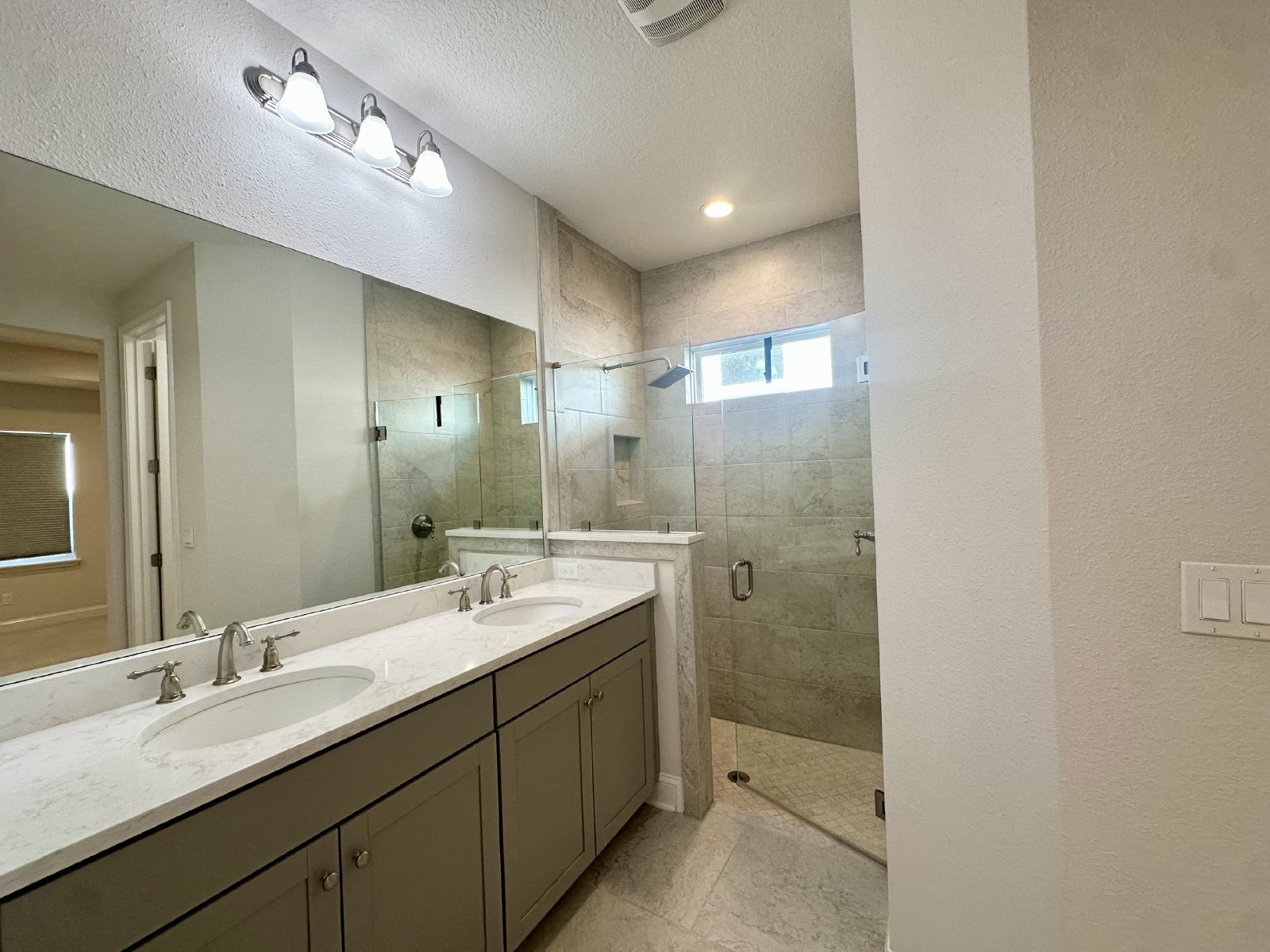 Centrally Located in Growing Area, Gated Community! property image