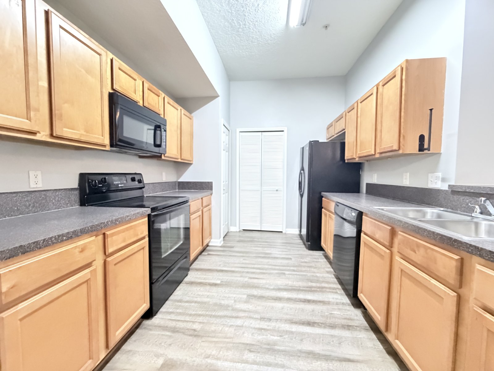 Beautifully Remodeled 2 / 2 In Merrill Pines Gated Community! property image