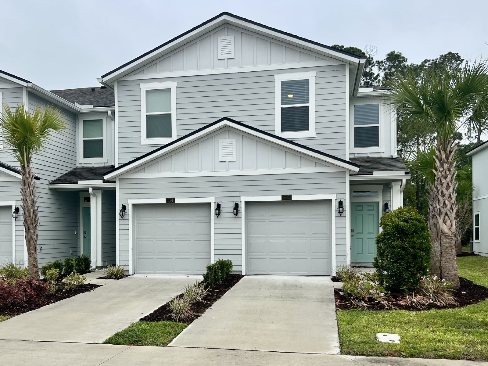 Almost new 3-bedroom 2.5 bath townhome property image