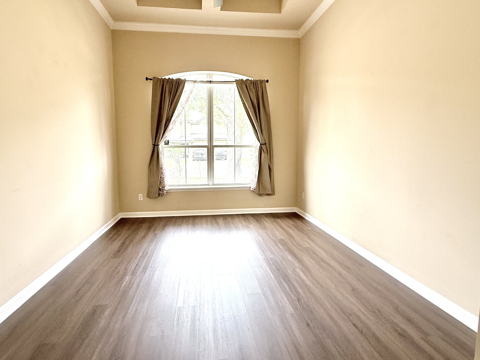 Spacious 4BR Home with Solar Panels, Downstairs Primary & Fenced Yard property image