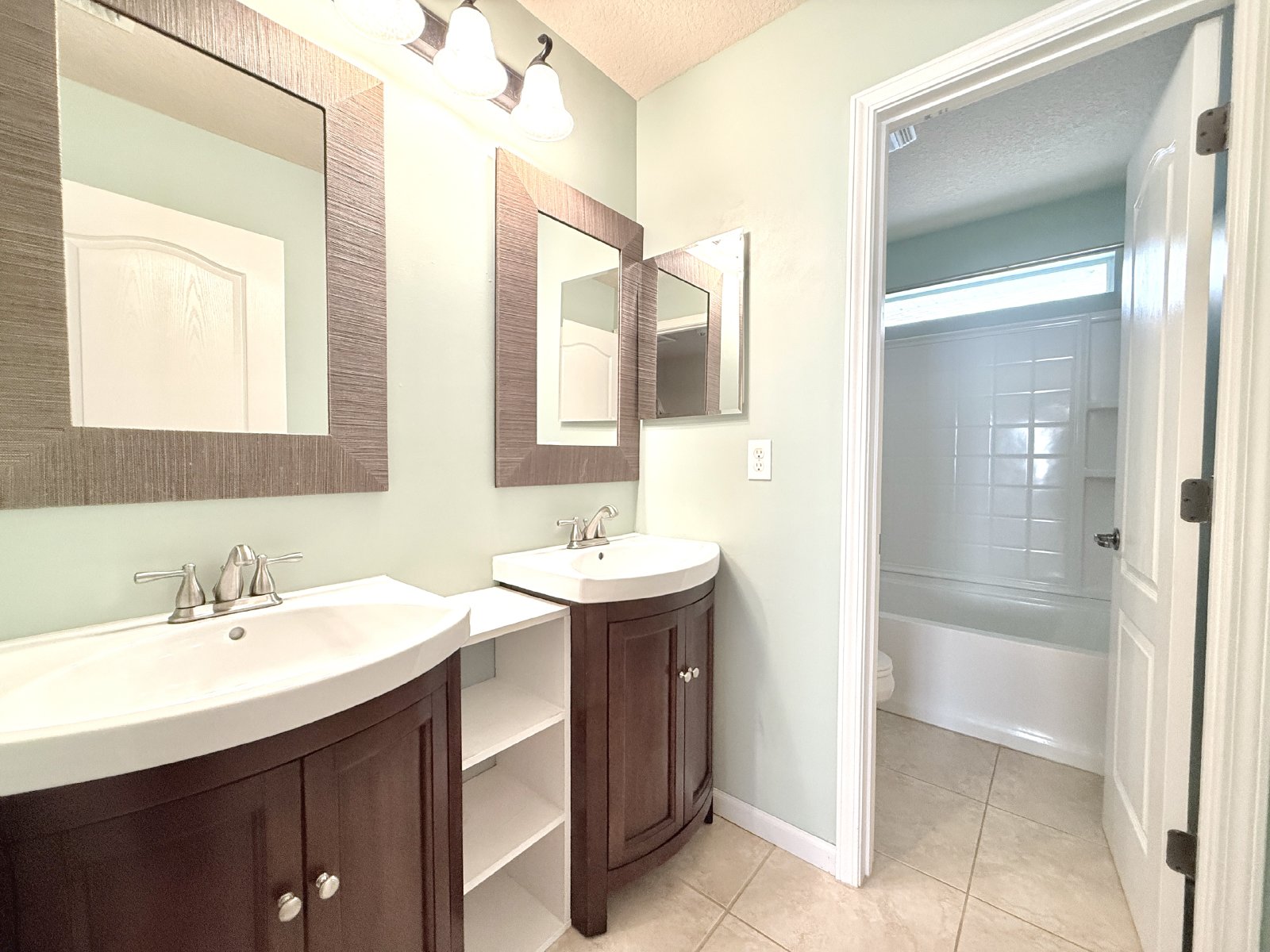 Spacious 4BR Home with Solar Panels, Downstairs Primary & Fenced Yard property image