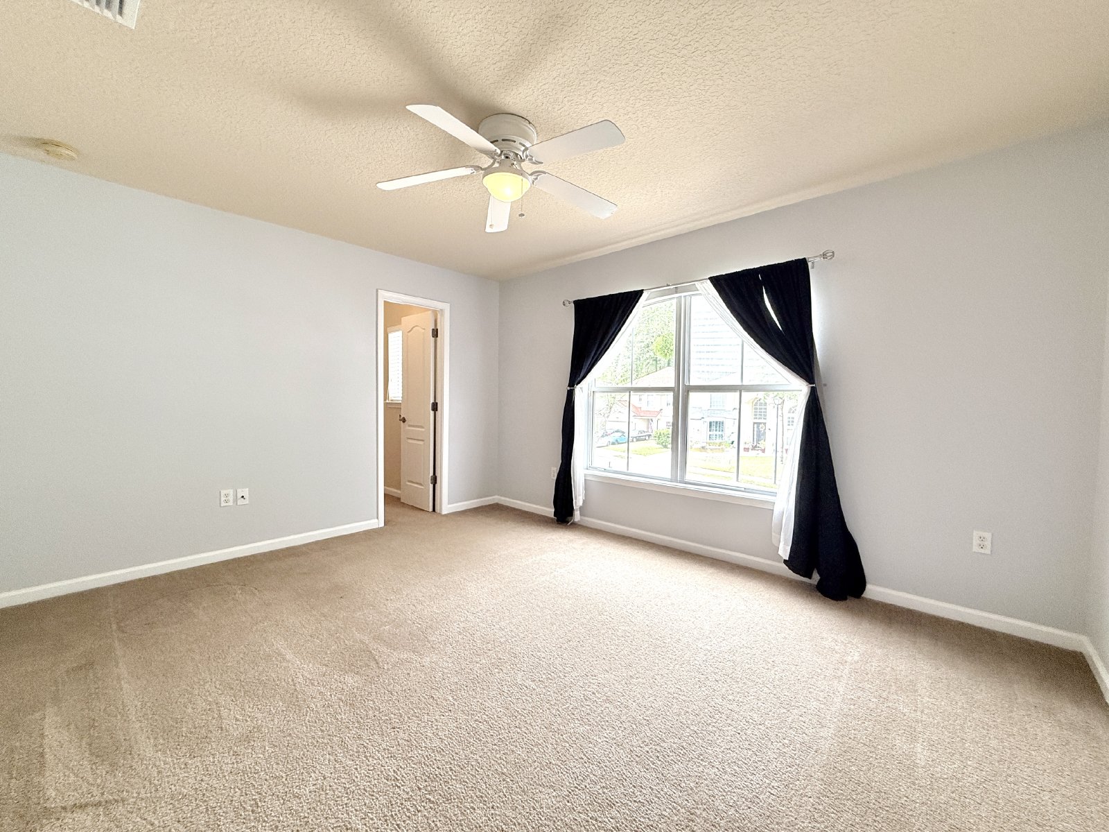 Spacious 4BR Home with Solar Panels, Downstairs Primary & Fenced Yard property image