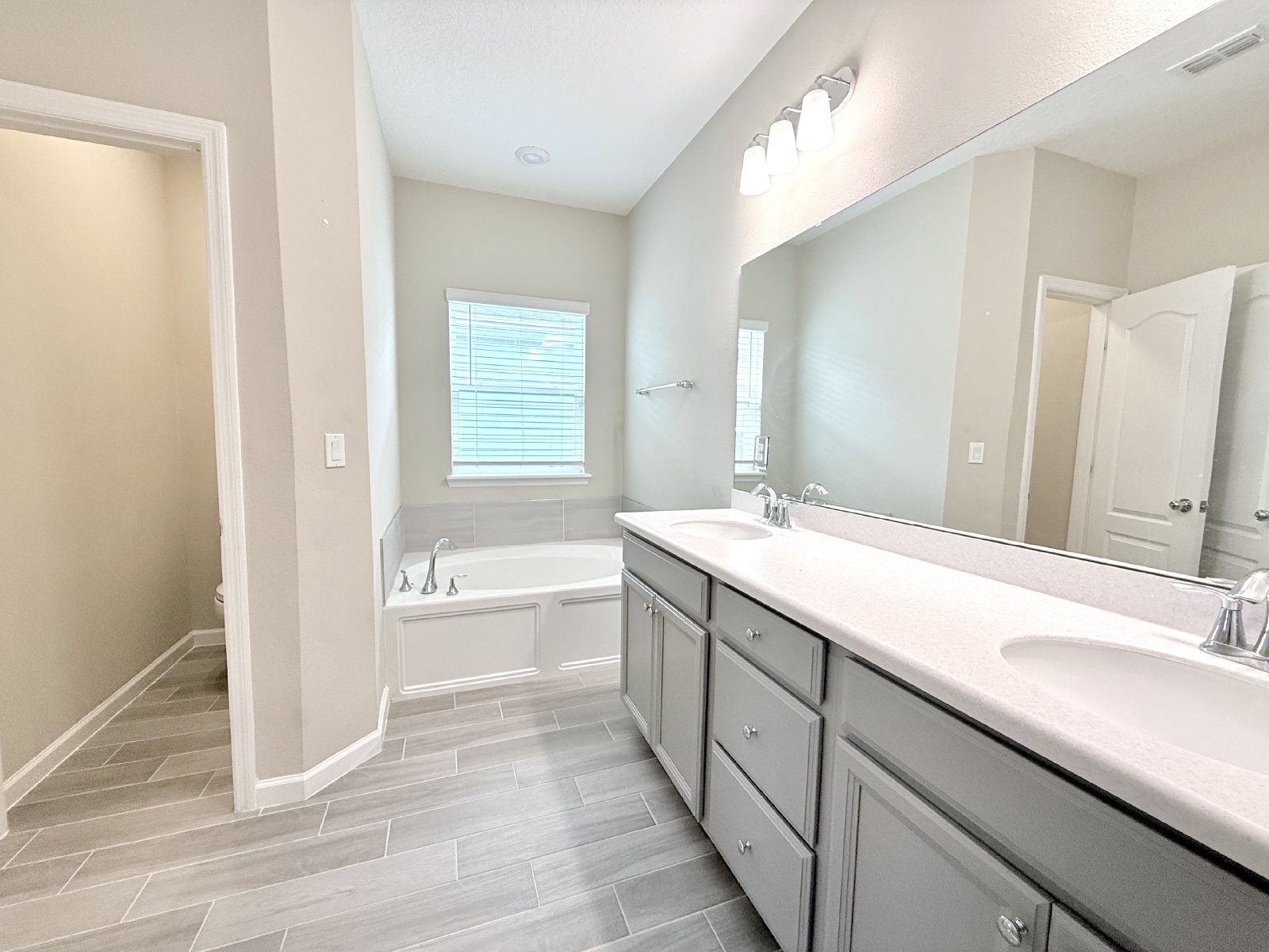 Move-In Ready Home with Modern Finishes & Open Layout property image