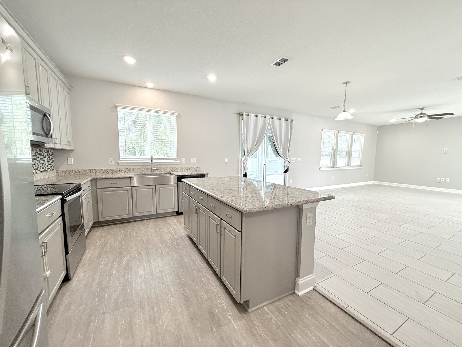 5BR Home with Downstairs Guest Suite, Screened Lanai & Fenced Yard property image