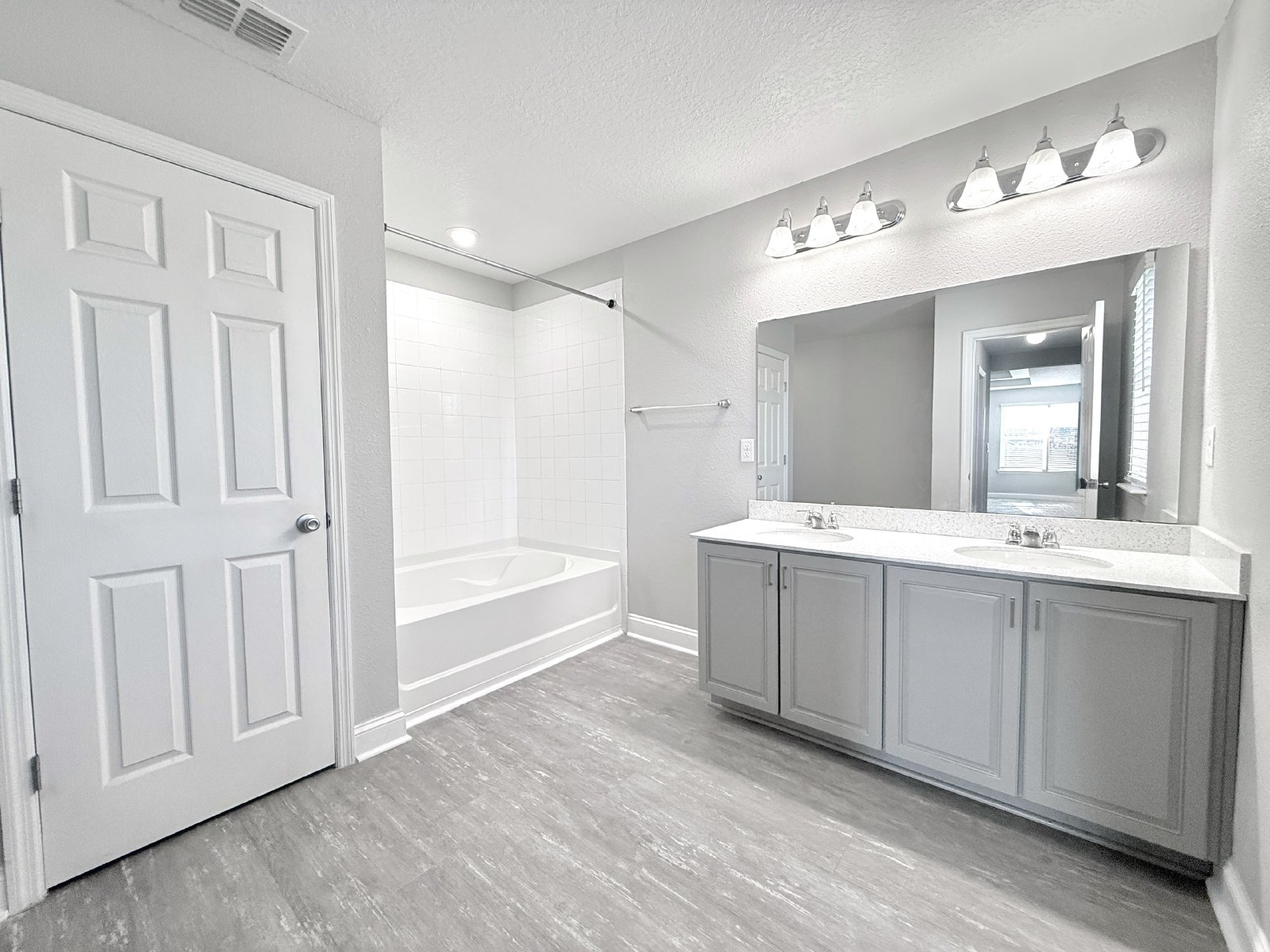 5BR Home with Downstairs Guest Suite, Screened Lanai & Fenced Yard property image