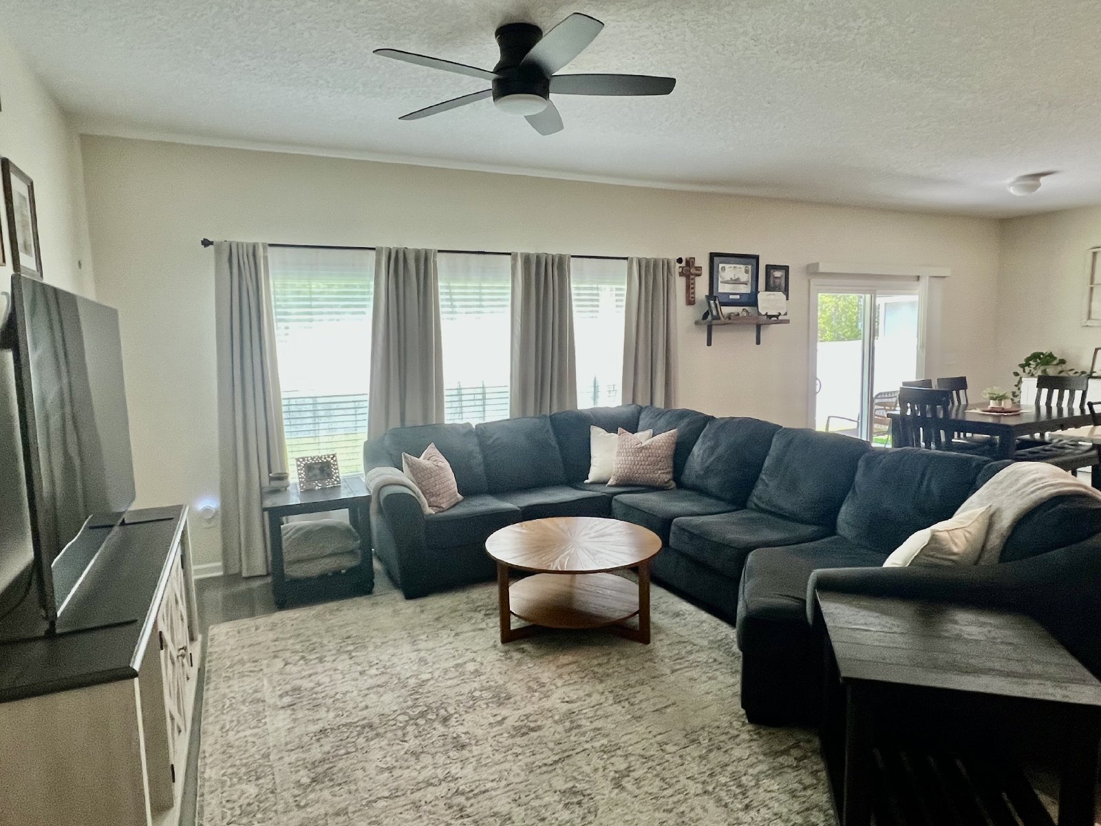 Like new 4 bed 2.5 bath home on quiet cul-de-sac property image