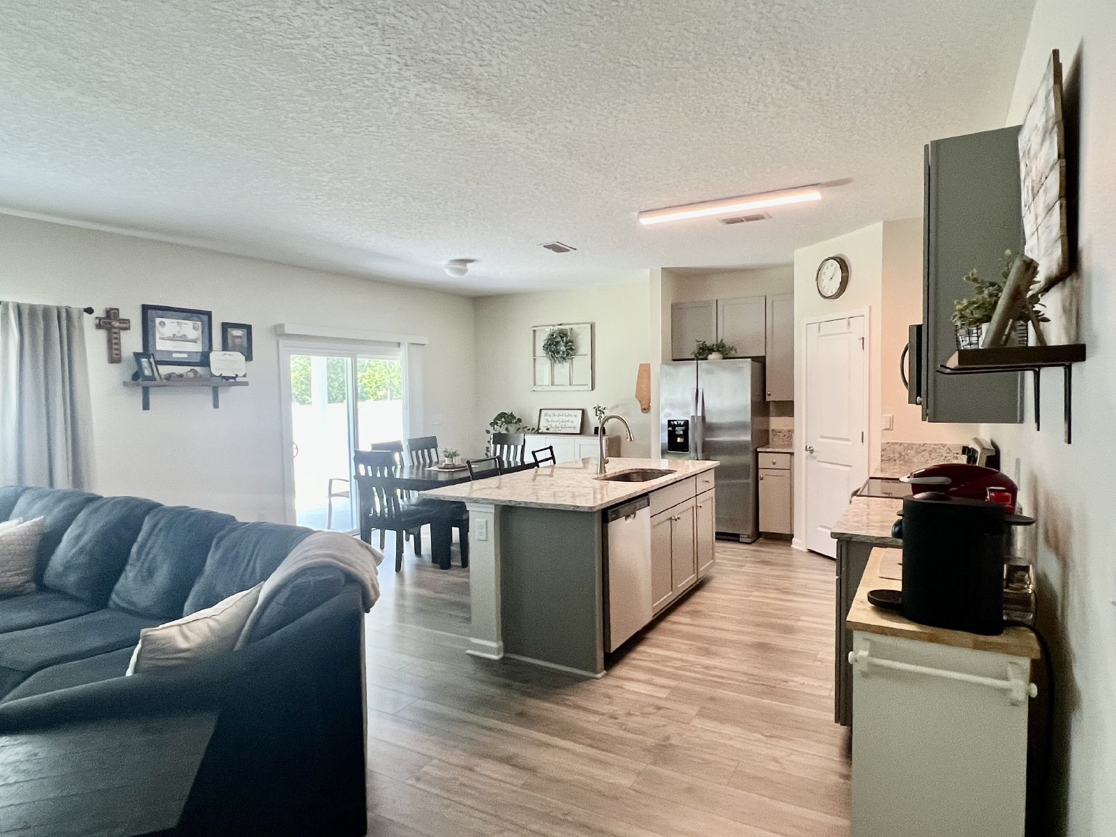 Like new 4 bed 2.5 bath home on quiet cul-de-sac property image