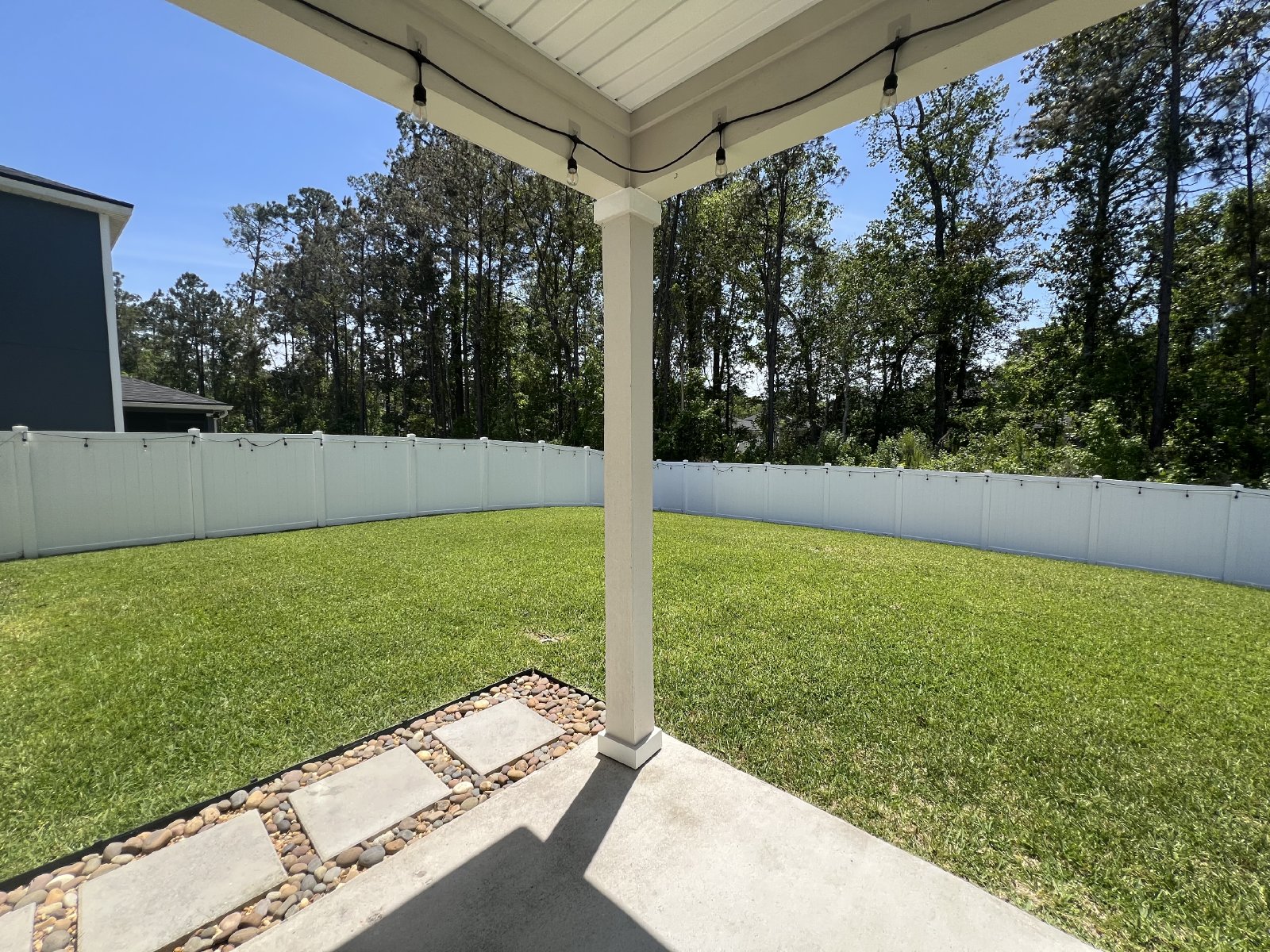 Like new 4 bed 2.5 bath home on quiet cul-de-sac property image