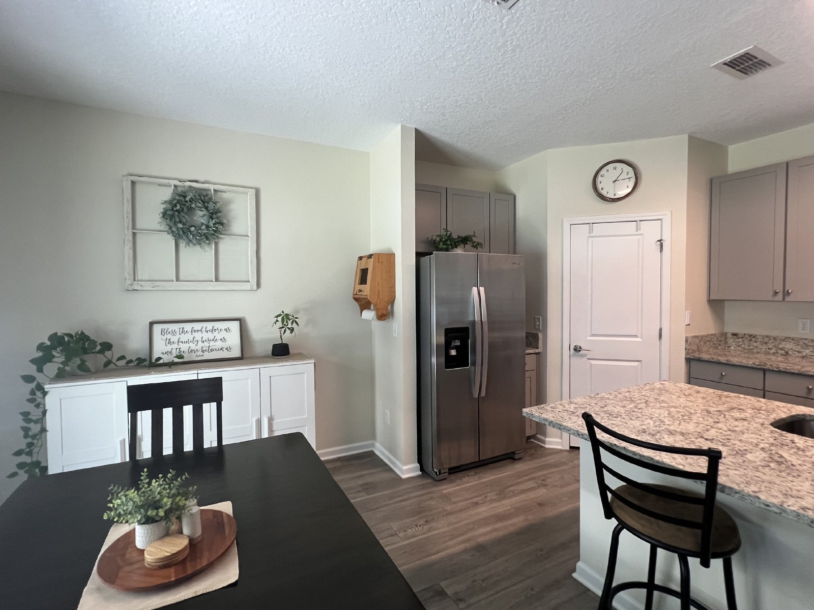 Like new 4 bed 2.5 bath home on quiet cul-de-sac property image