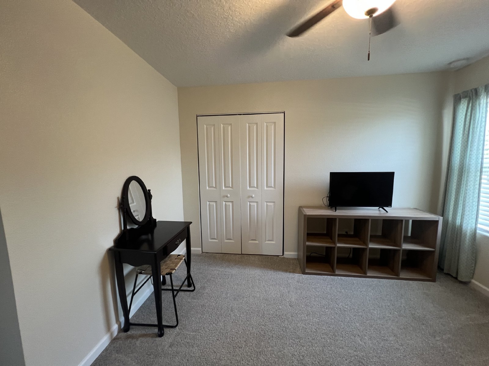 Like new 4 bed 2.5 bath home on quiet cul-de-sac property image