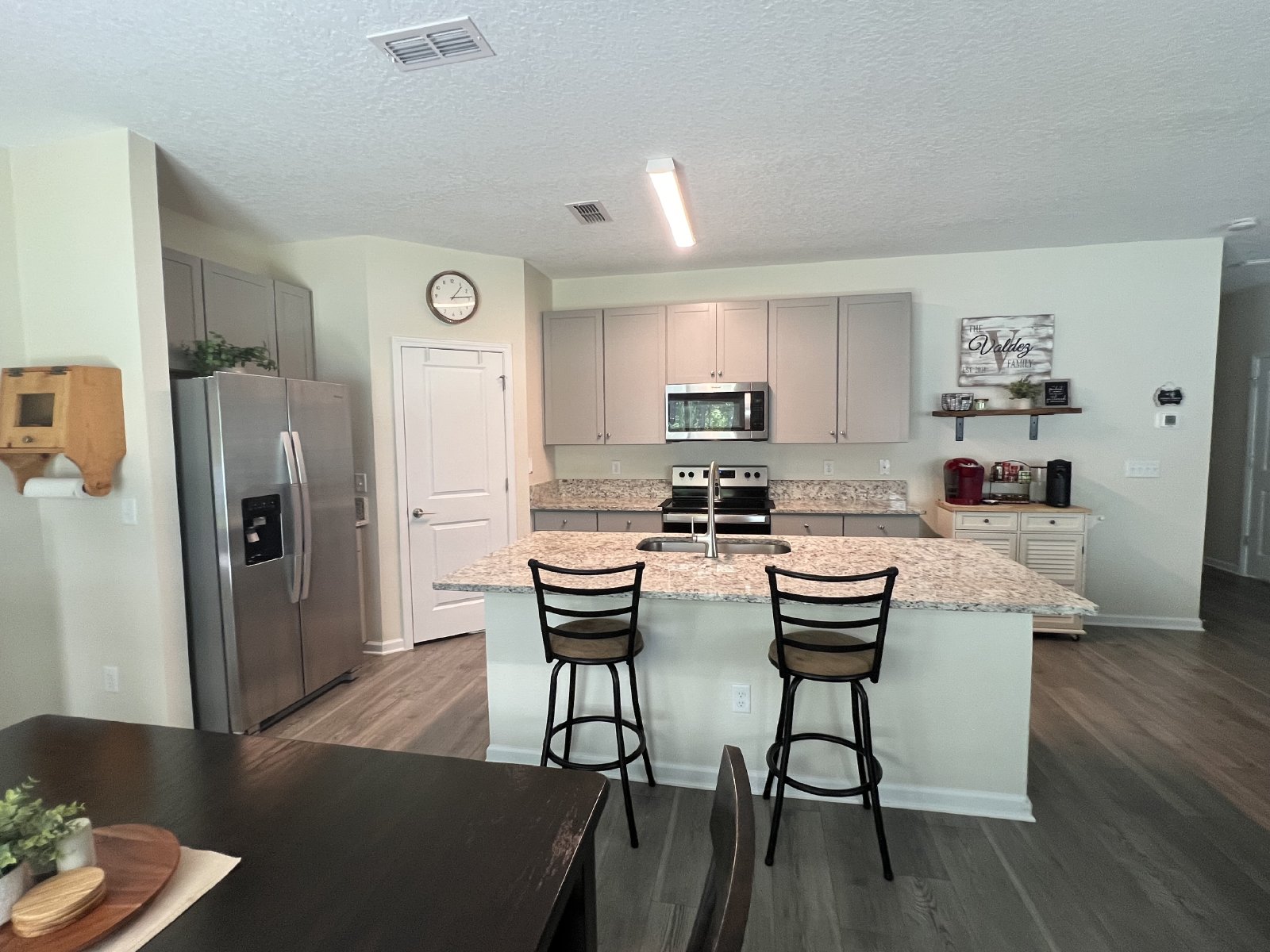 Like new 4 bed 2.5 bath home on quiet cul-de-sac property image