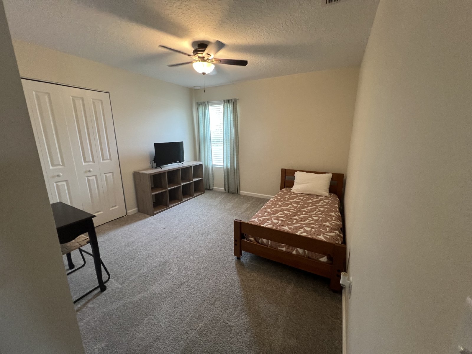 Like new 4 bed 2.5 bath home on quiet cul-de-sac property image