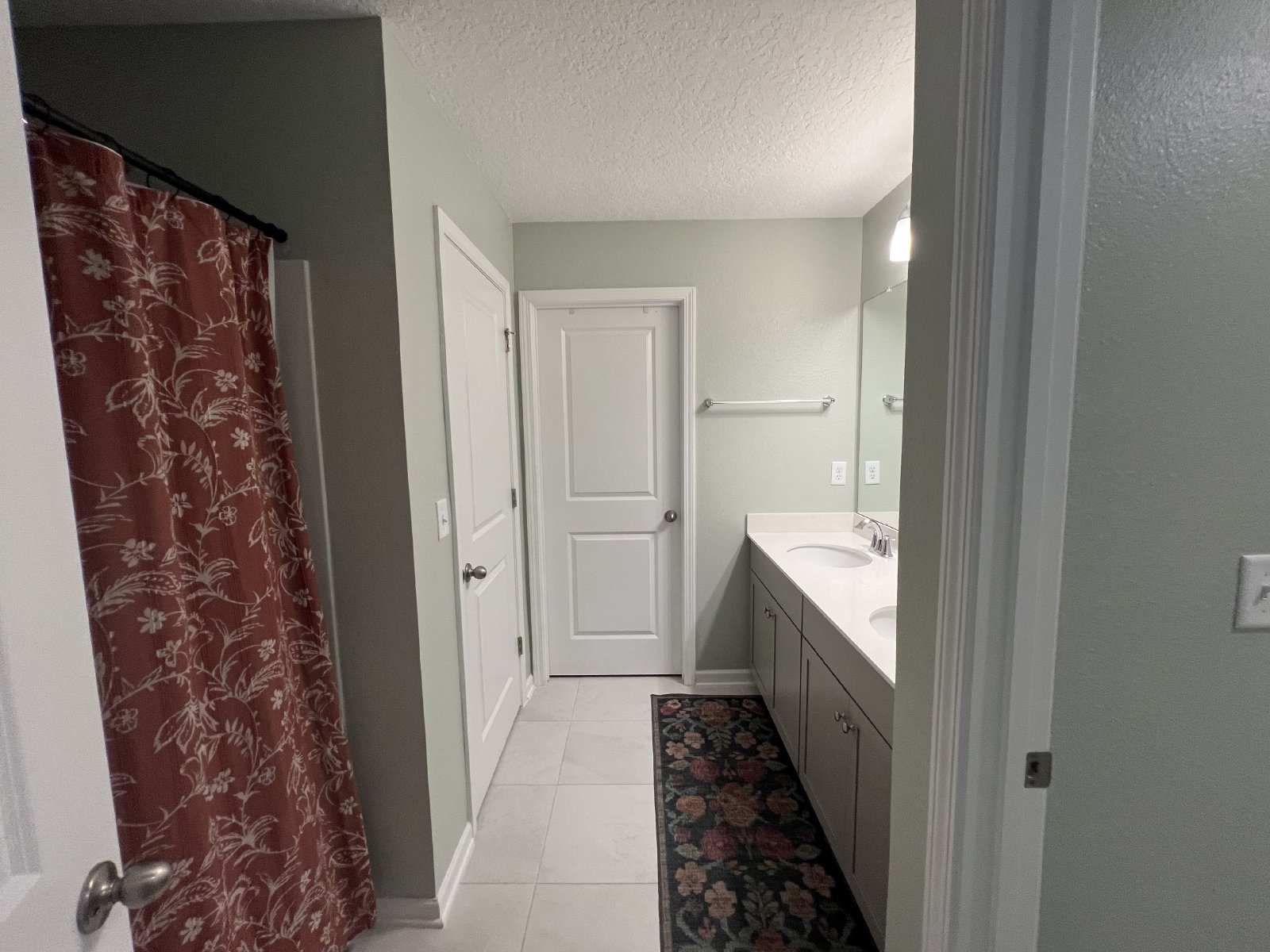 Like new 4 bed 2.5 bath home on quiet cul-de-sac property image