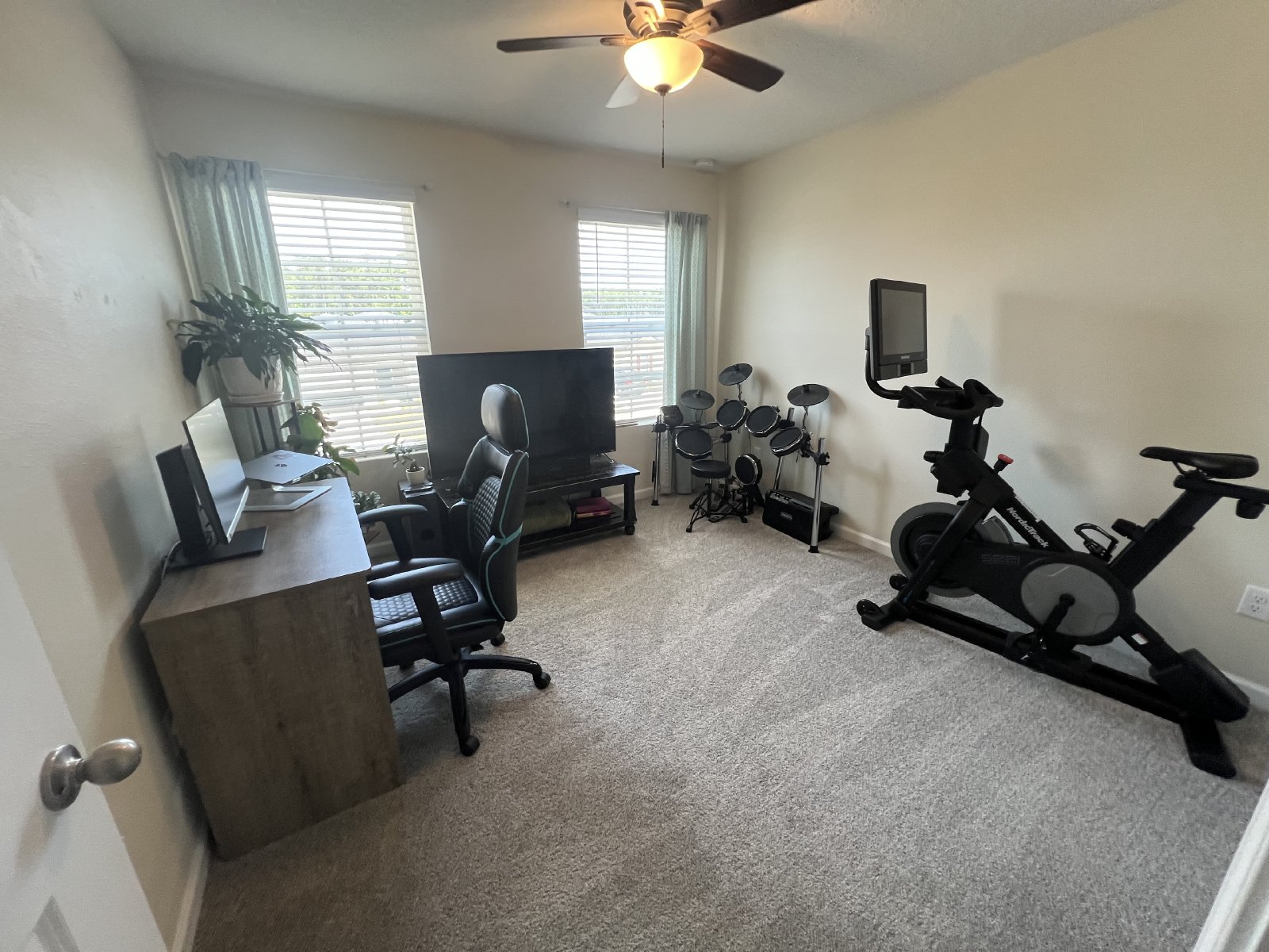 Like new 4 bed 2.5 bath home on quiet cul-de-sac property image