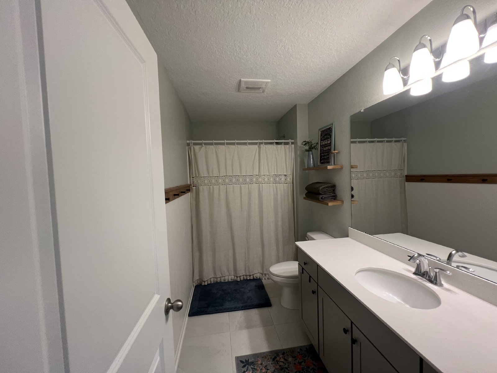 Like new 4 bed 2.5 bath home on quiet cul-de-sac property image