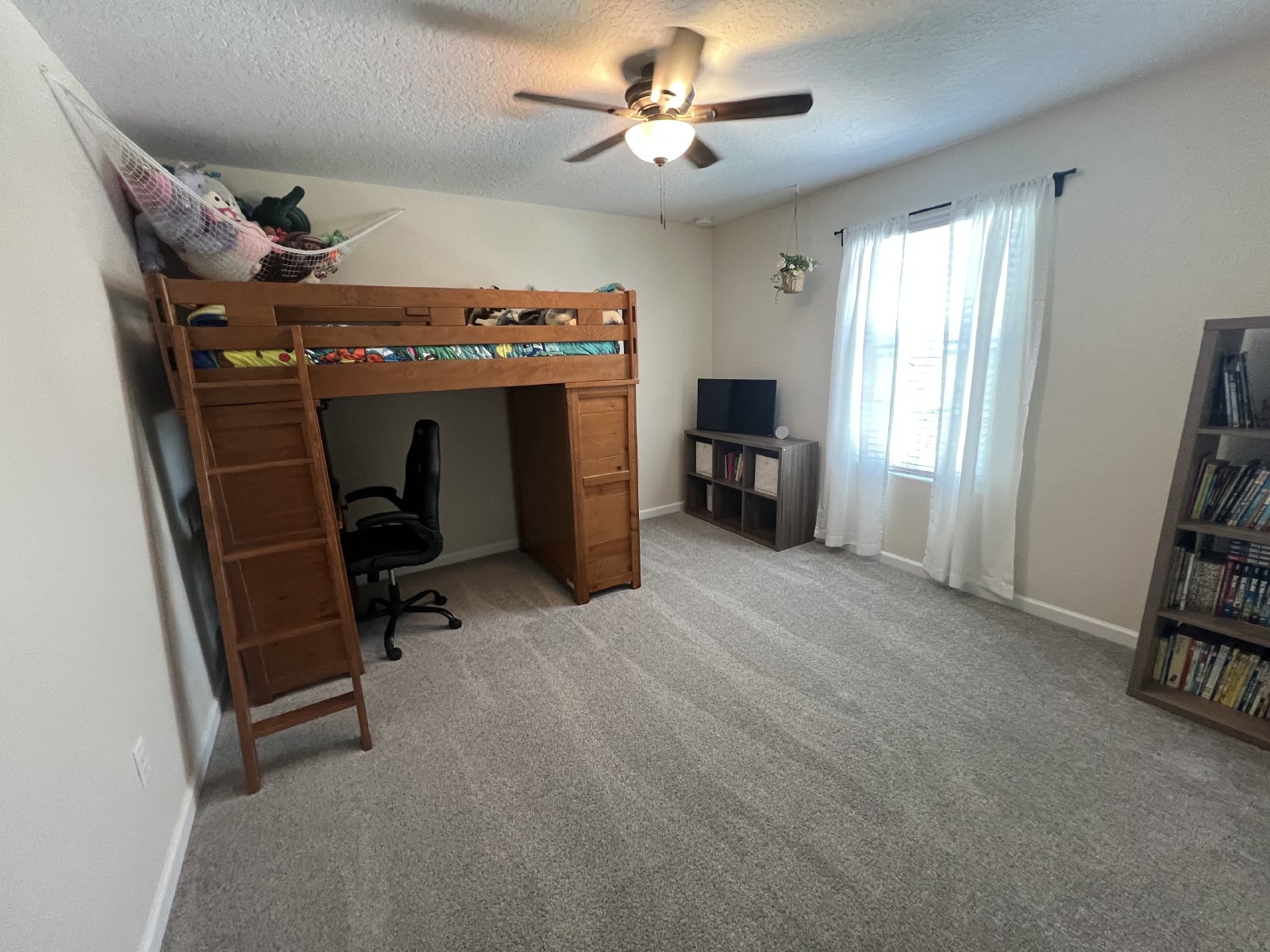 Like new 4 bed 2.5 bath home on quiet cul-de-sac property image