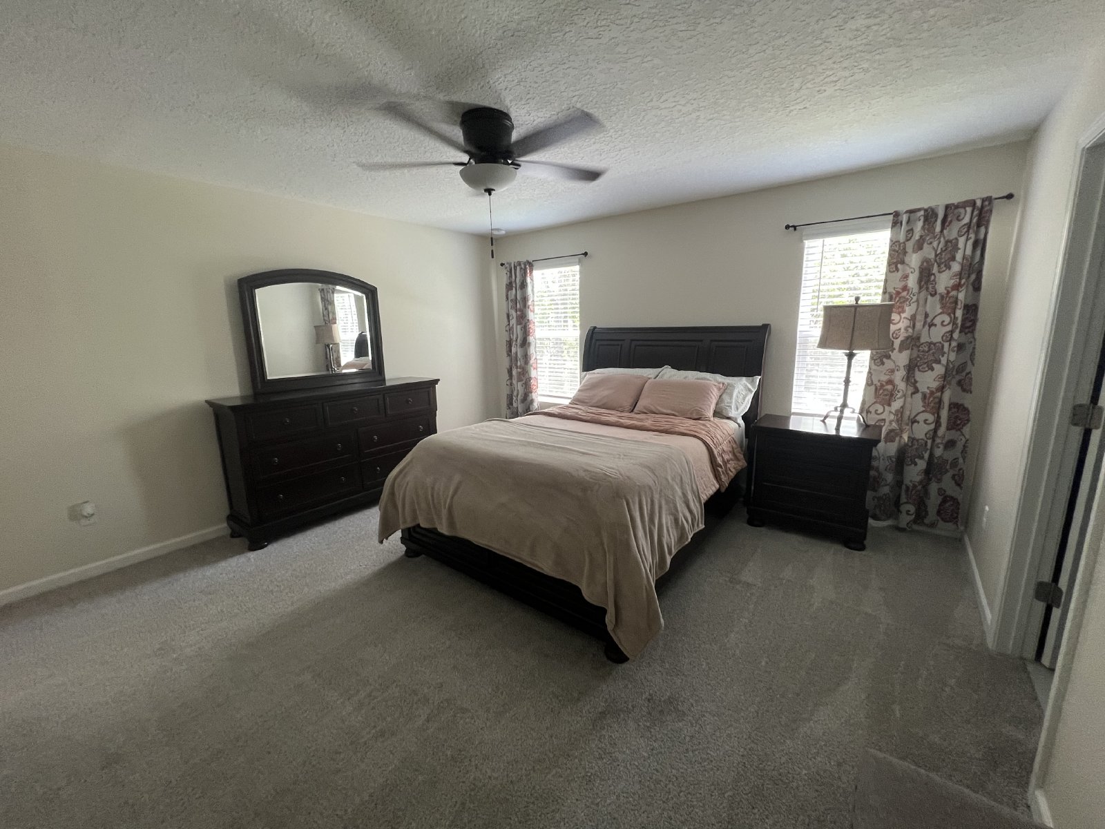 Like new 4 bed 2.5 bath home on quiet cul-de-sac property image