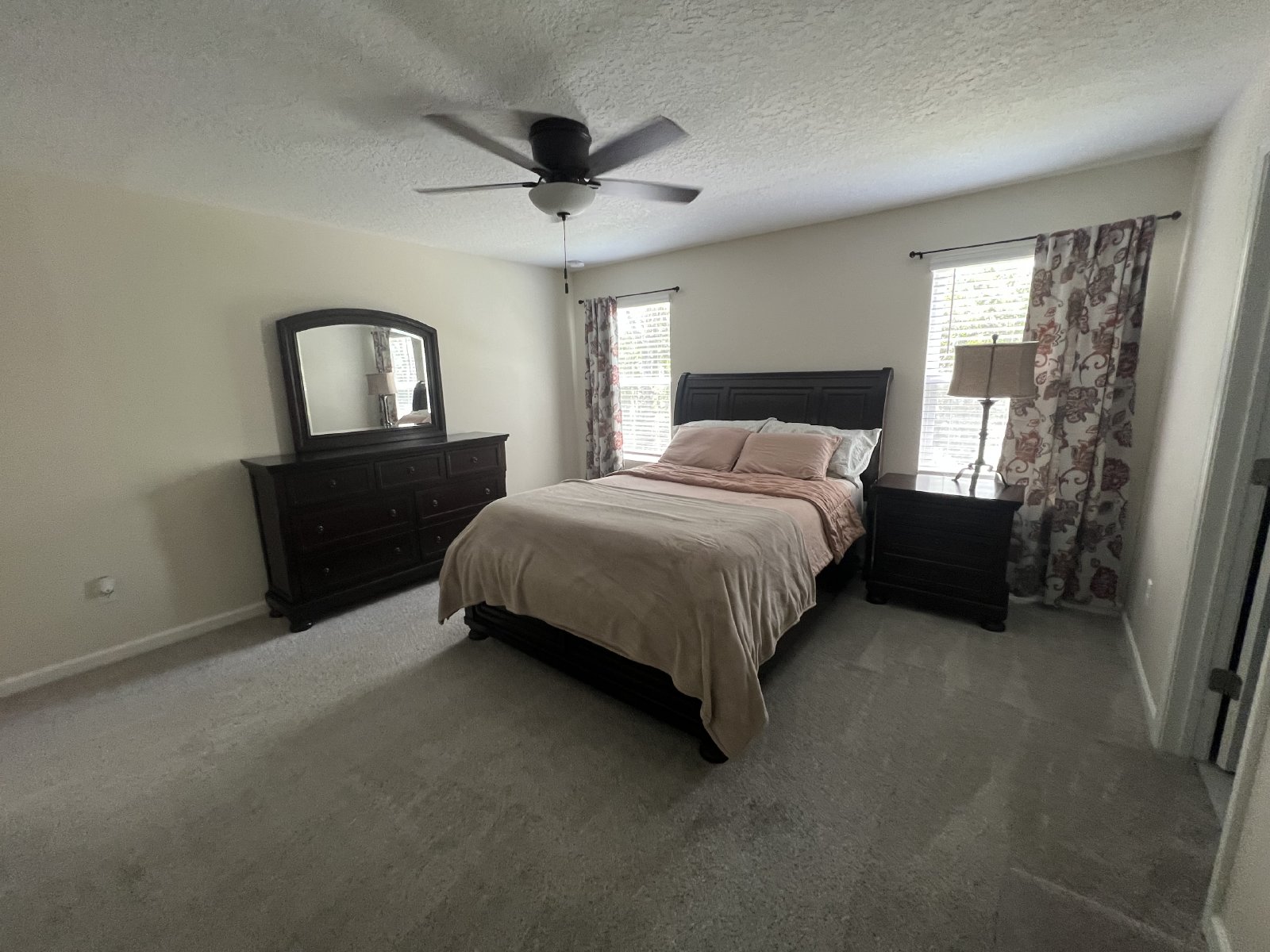 Like new 4 bed 2.5 bath home on quiet cul-de-sac property image