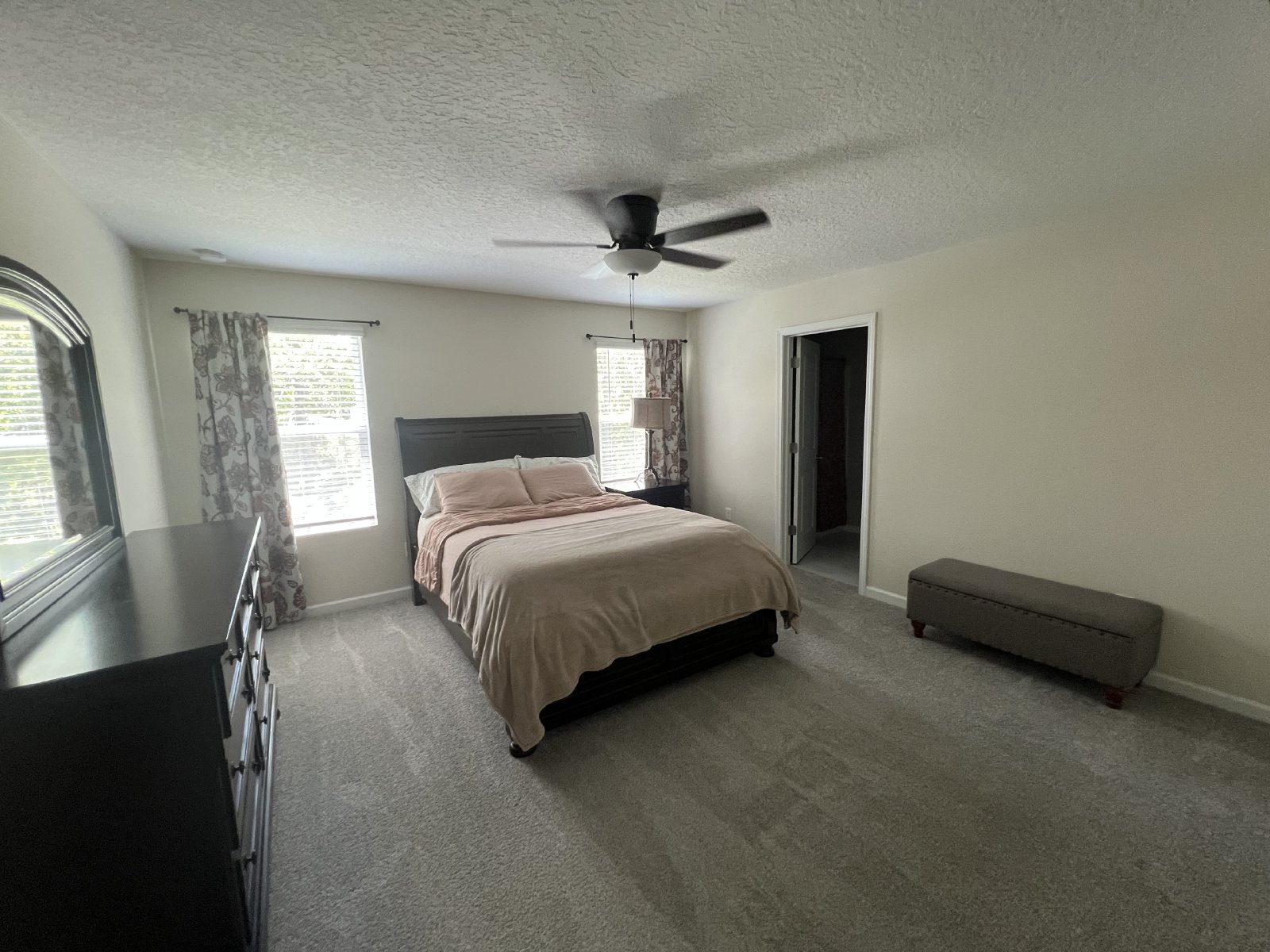 Like new 4 bed 2.5 bath home on quiet cul-de-sac property image