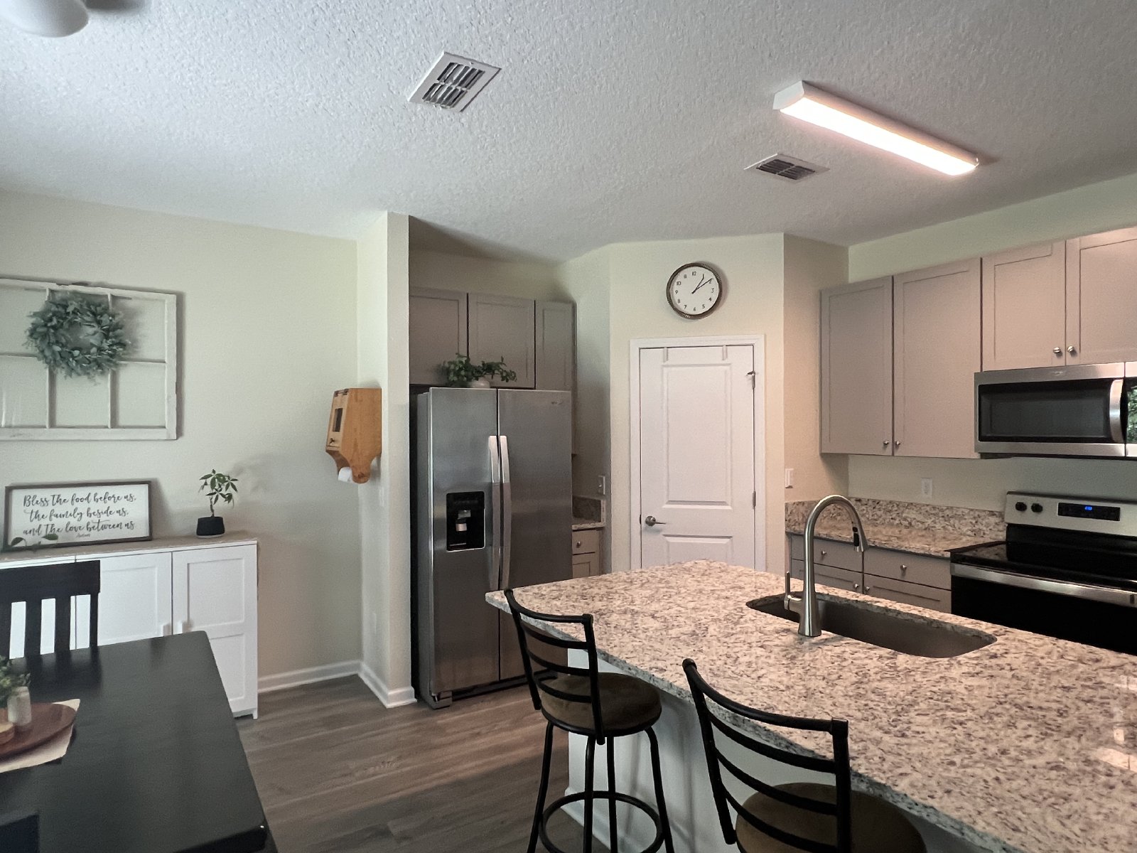 Like new 4 bed 2.5 bath home on quiet cul-de-sac property image