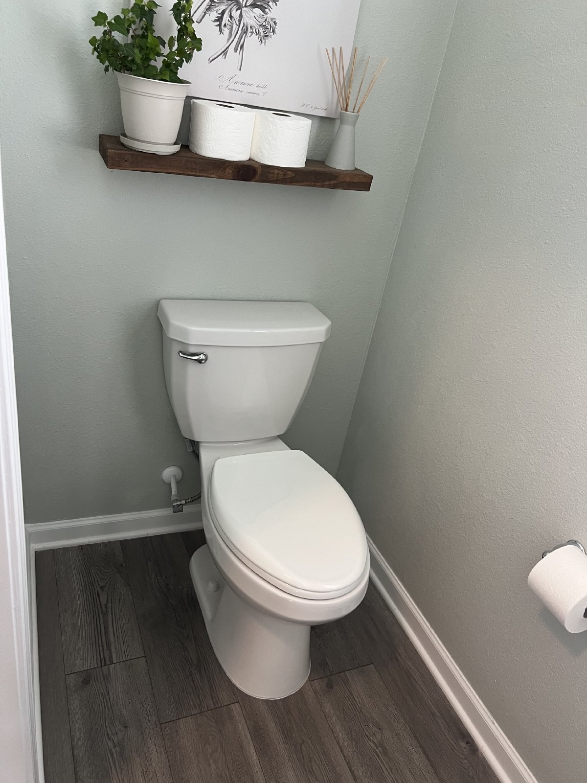 Like new 4 bed 2.5 bath home on quiet cul-de-sac property image