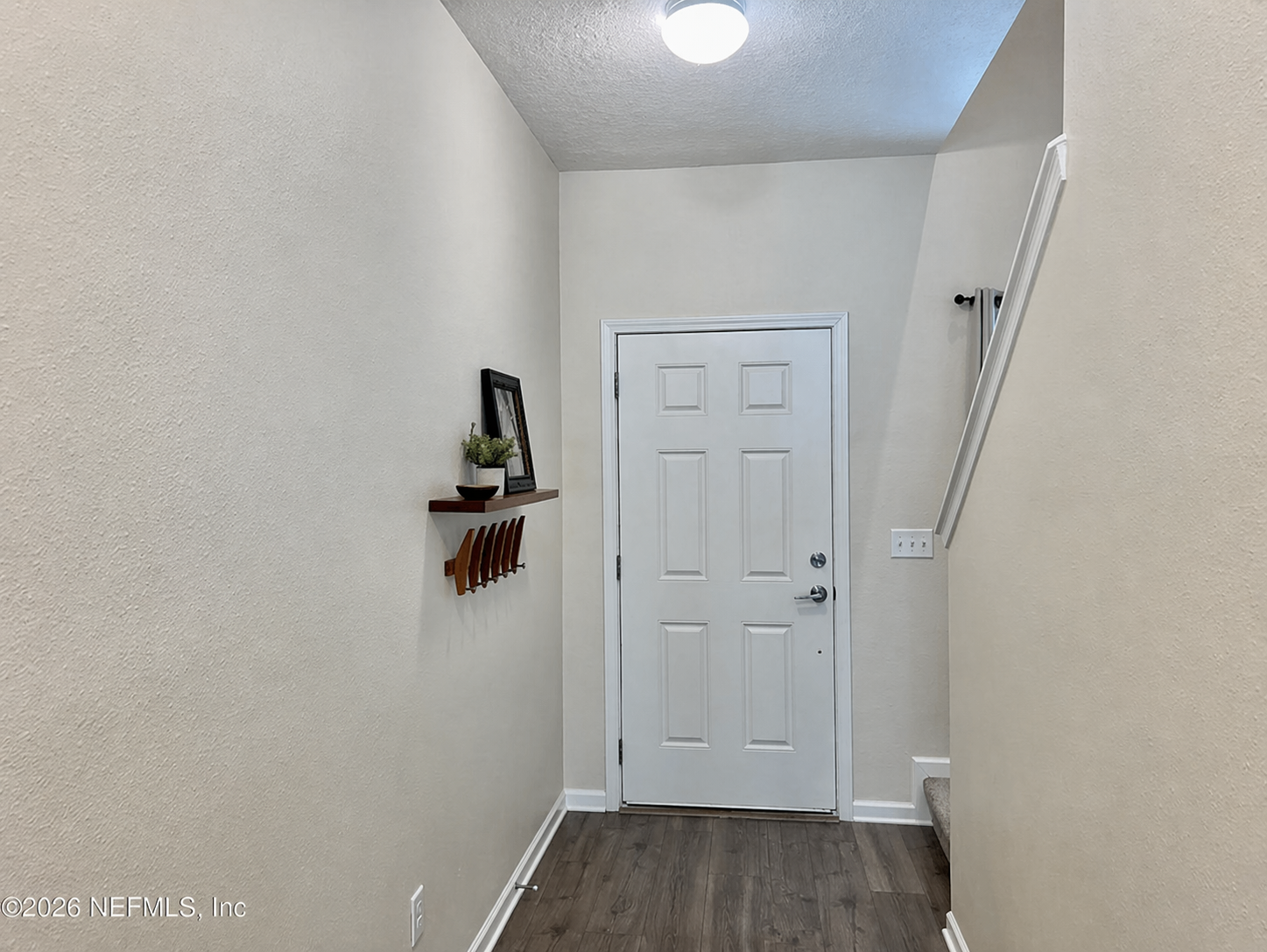 Like new 4 bed 2.5 bath home on quiet cul-de-sac property image