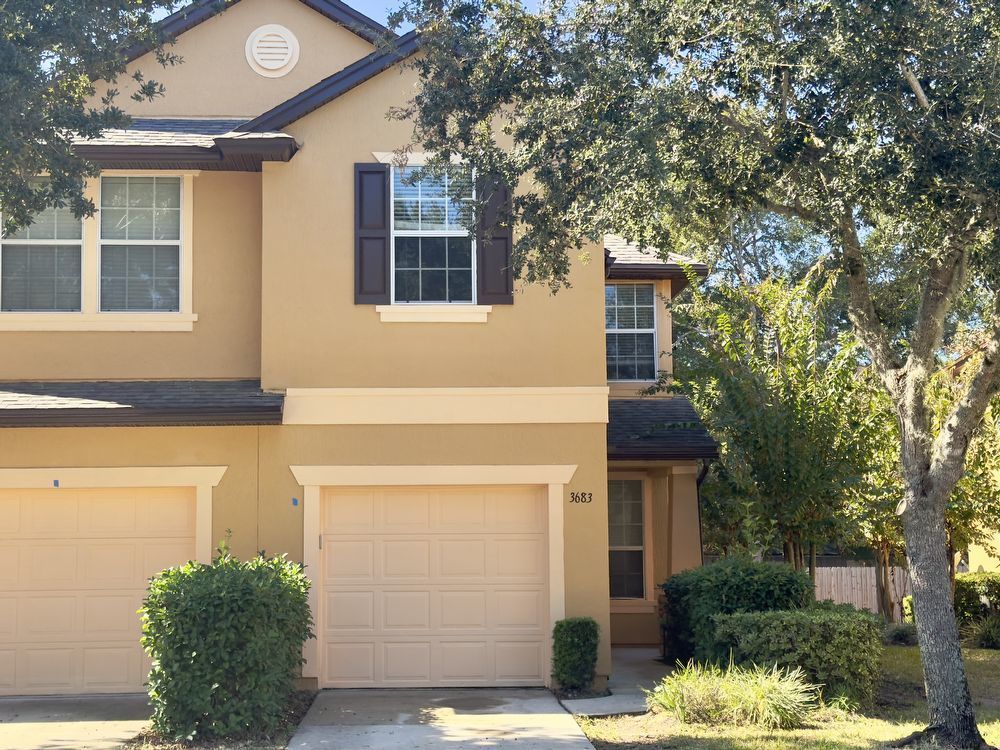Spacious End-Unit Townhome with Garage in Convenient Arlington Location property image