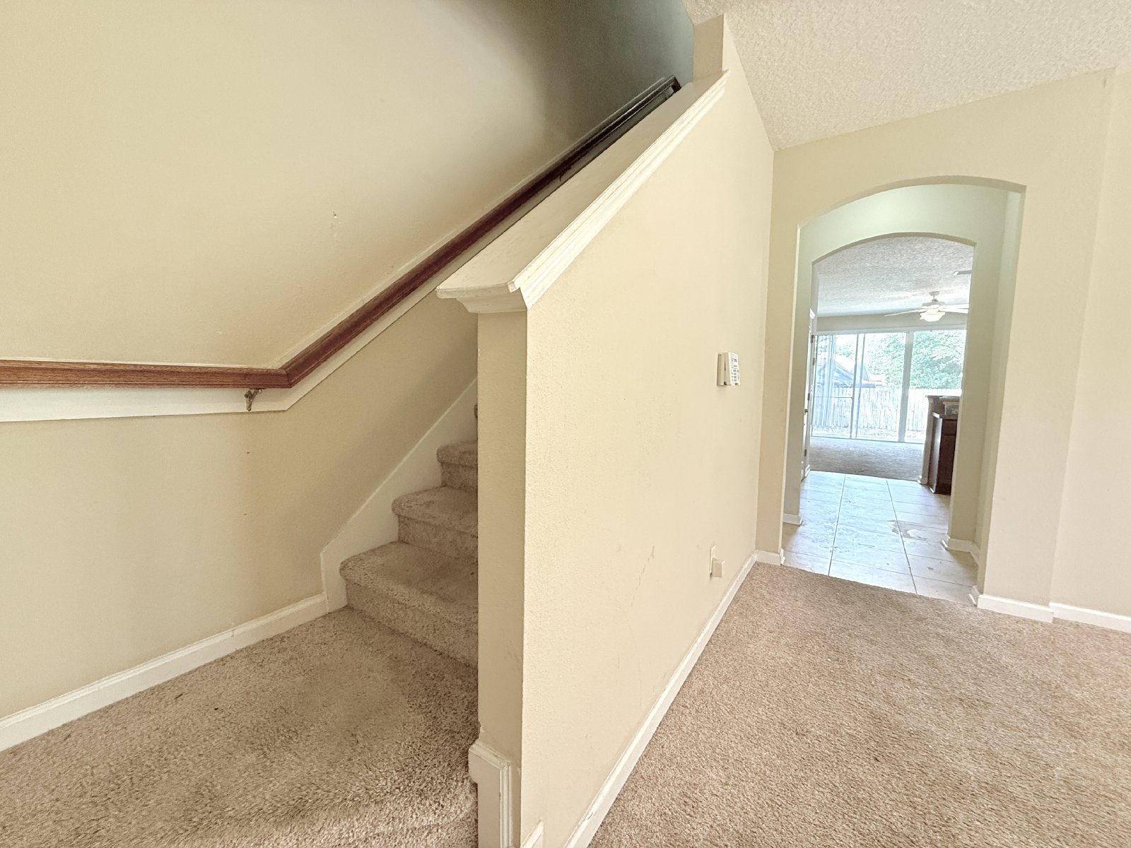 Spacious End-Unit Townhome with Garage in Convenient Arlington Location property image