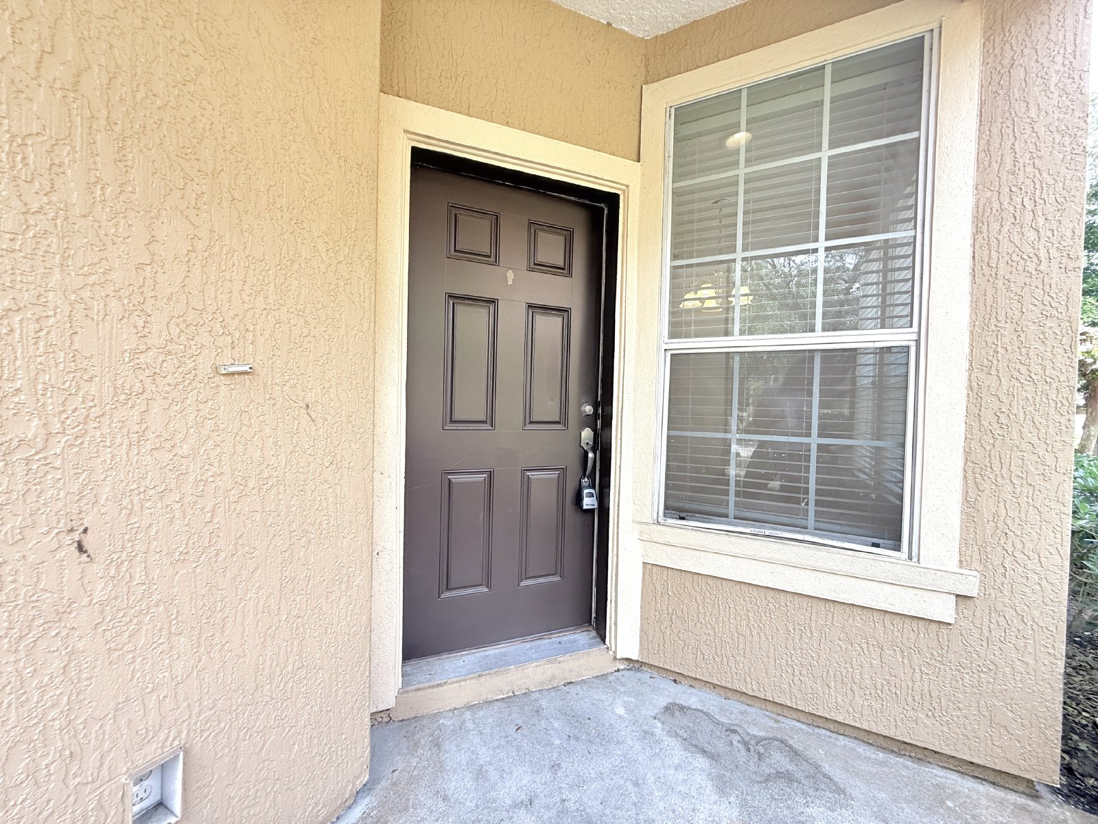 Spacious End-Unit Townhome with Garage in Convenient Arlington Location property image