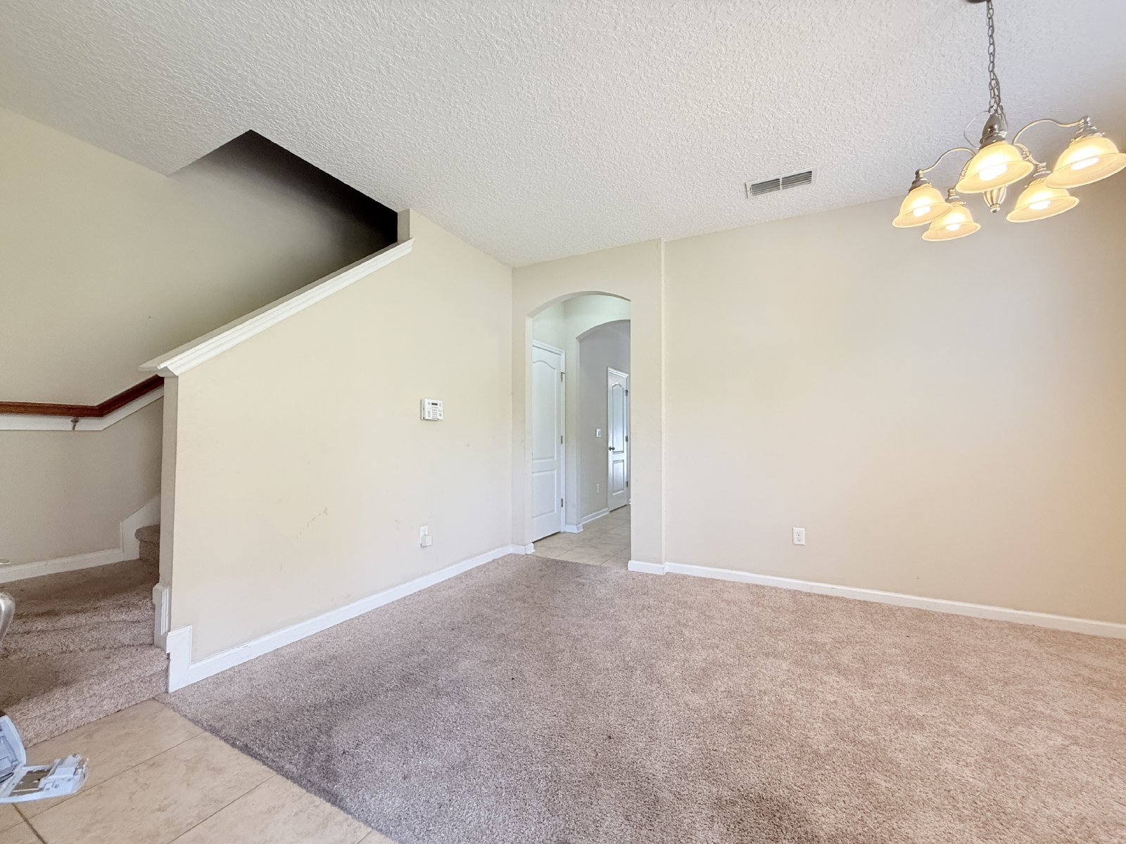 Spacious End-Unit Townhome with Garage in Convenient Arlington Location property image