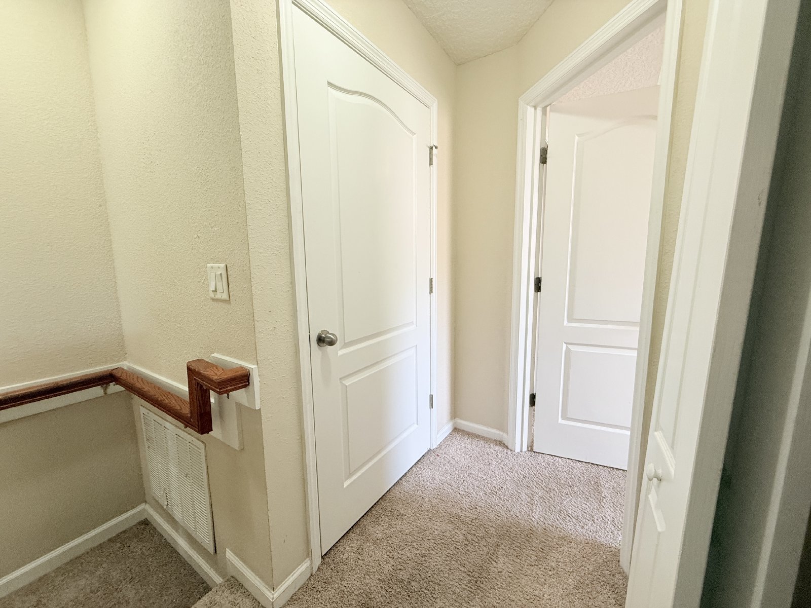 Spacious End-Unit Townhome with Garage in Convenient Arlington Location property image