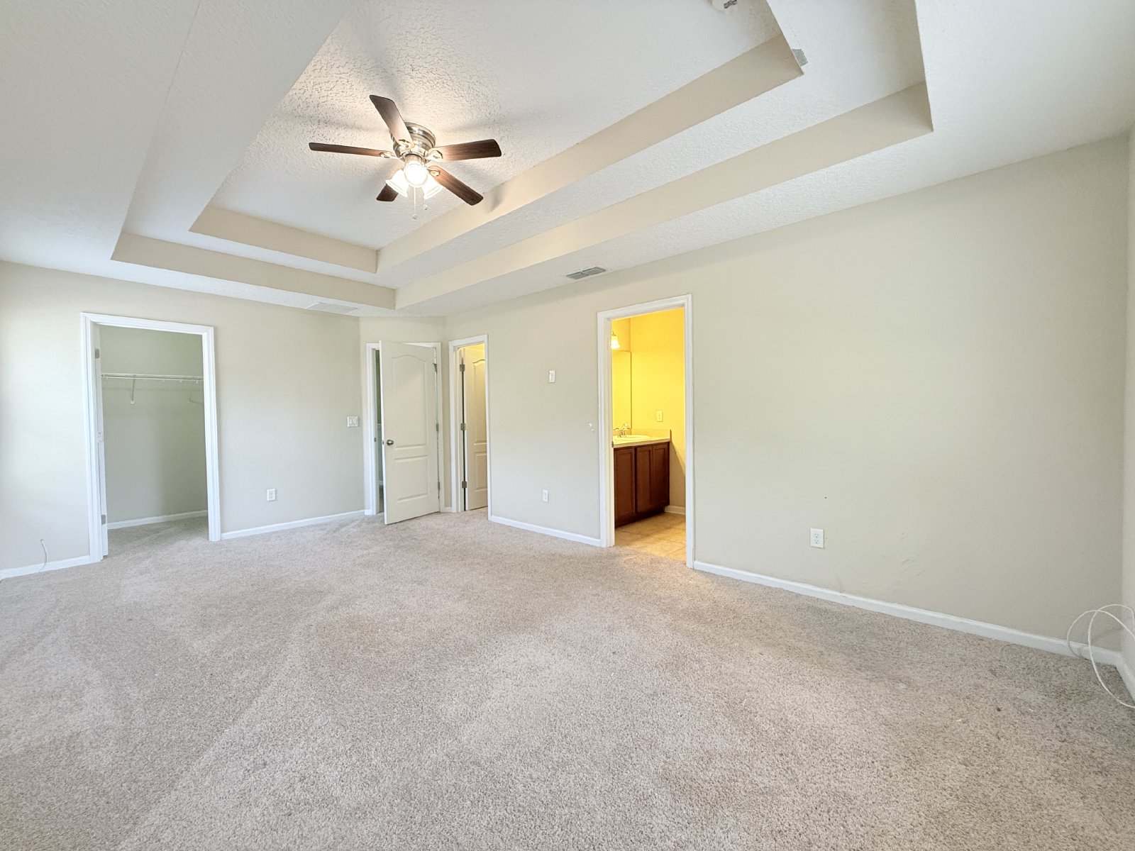 Spacious End-Unit Townhome with Garage in Convenient Arlington Location property image