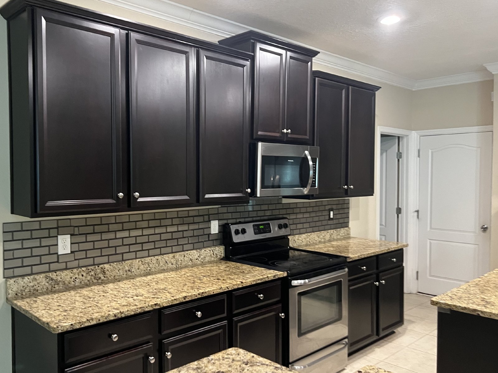 Spacious 5-Bedroom Home with Lawn Care Included! property image