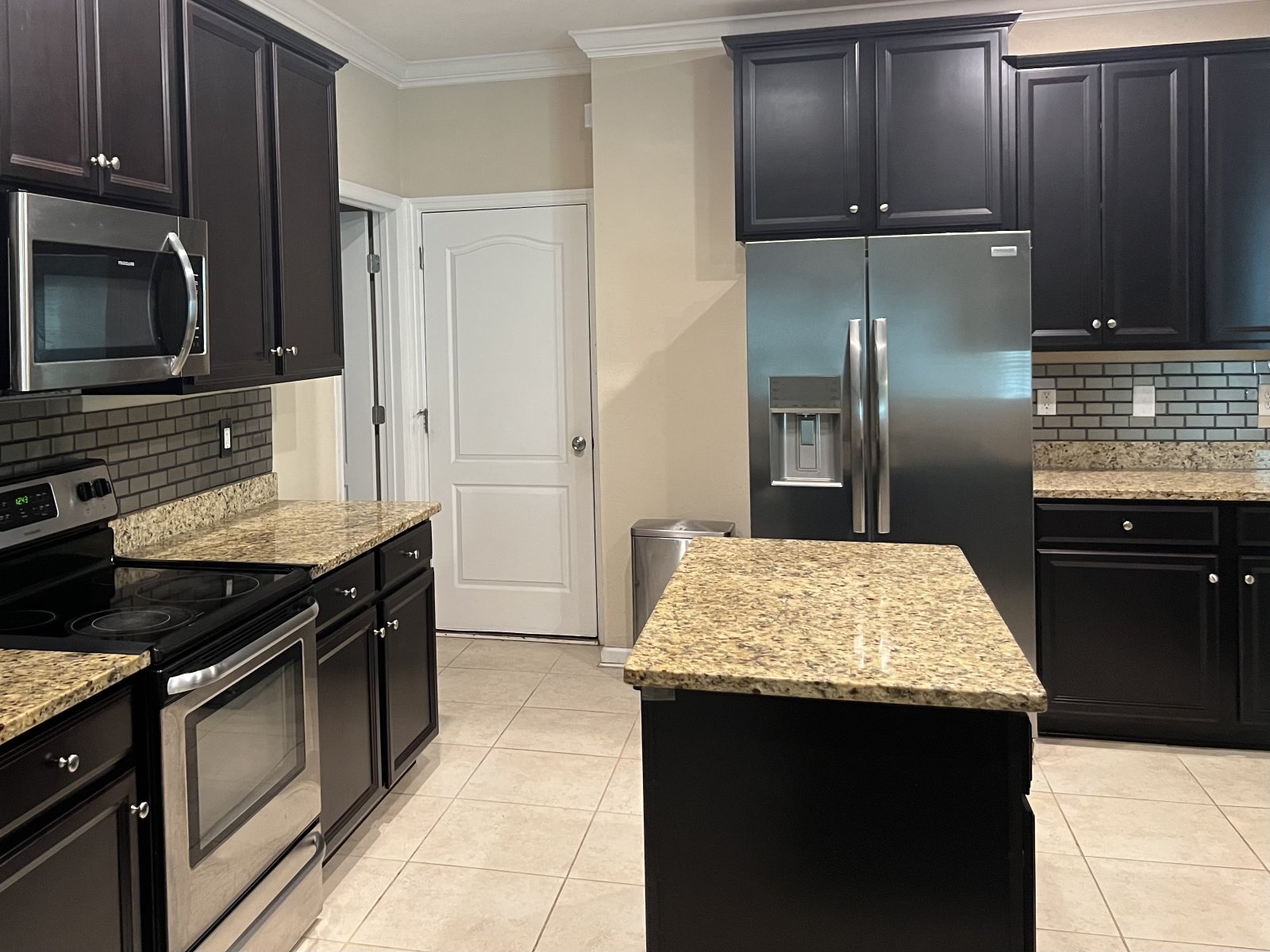 Spacious 5-Bedroom Home with Lawn Care Included! property image