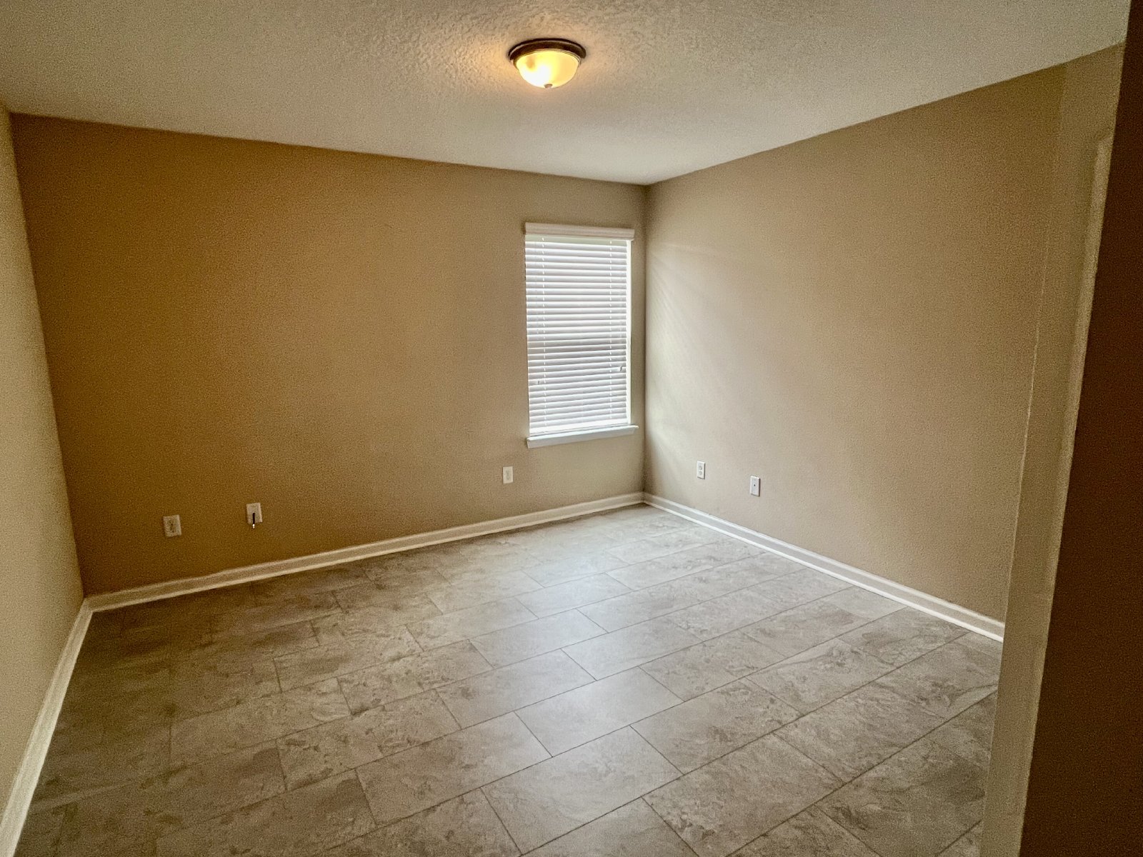 Spacious 5-Bedroom Home with Lawn Care Included! property image