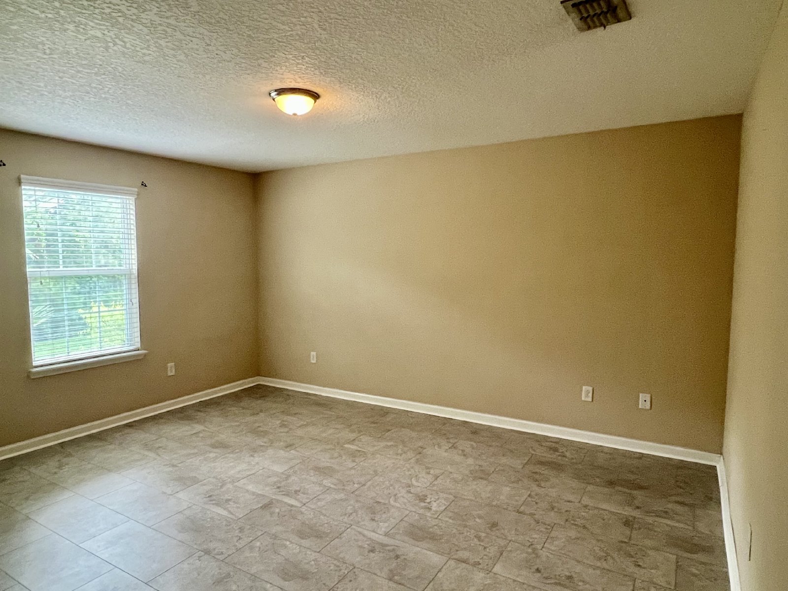 Spacious 5-Bedroom Home with Lawn Care Included! property image