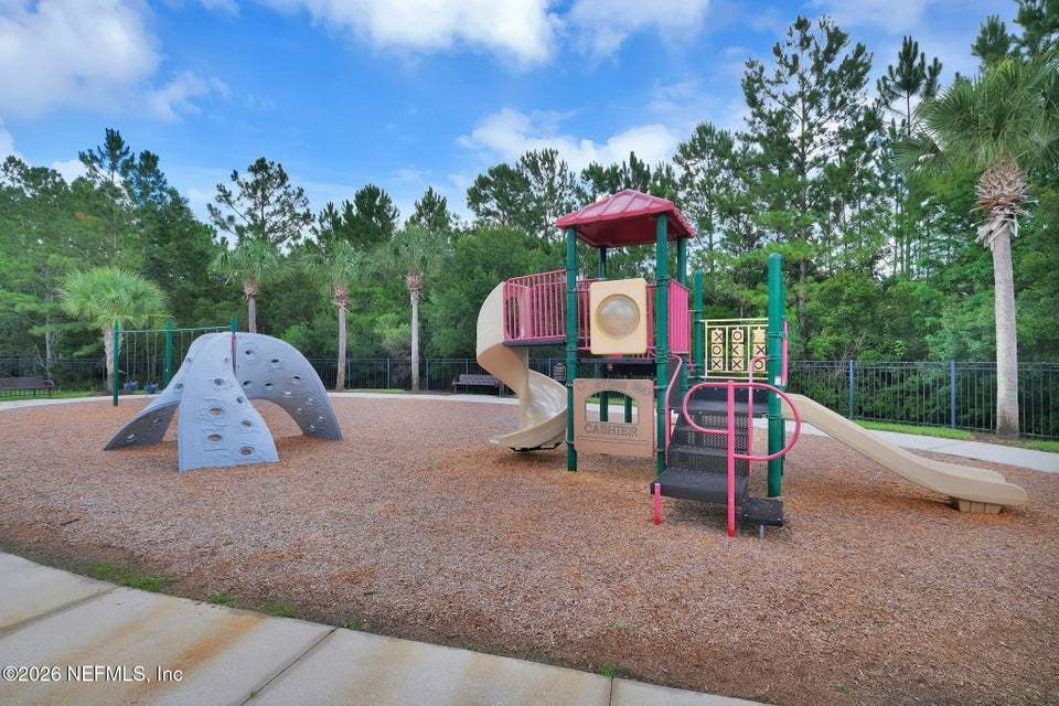 Spacious 5-Bedroom Home with Lawn Care Included! property image