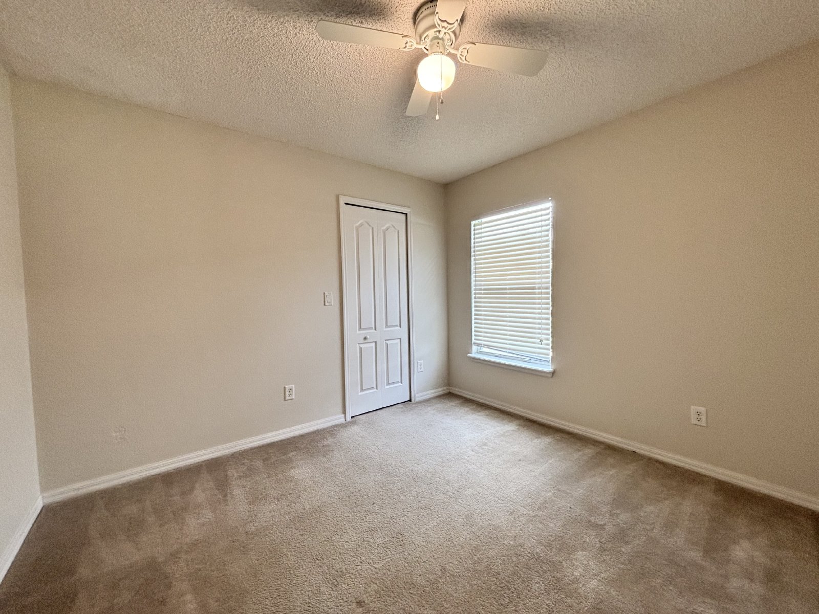 4 Bedroom, 2 Bath in Olde Sutton Oaks property image