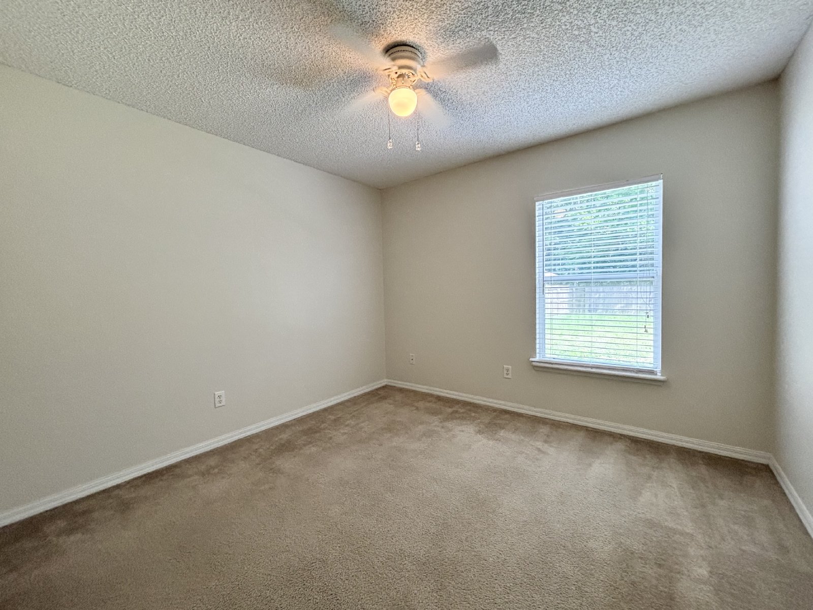 4 Bedroom, 2 Bath in Olde Sutton Oaks property image