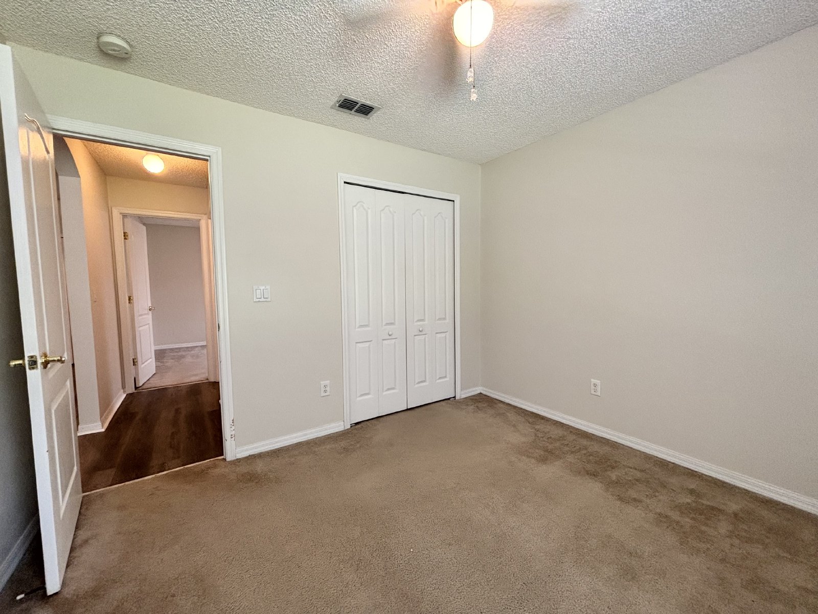4 Bedroom, 2 Bath in Olde Sutton Oaks property image