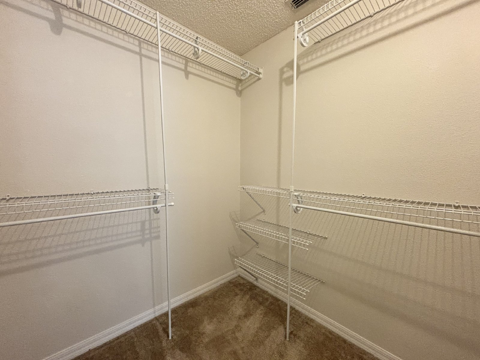 4 Bedroom, 2 Bath in Olde Sutton Oaks property image
