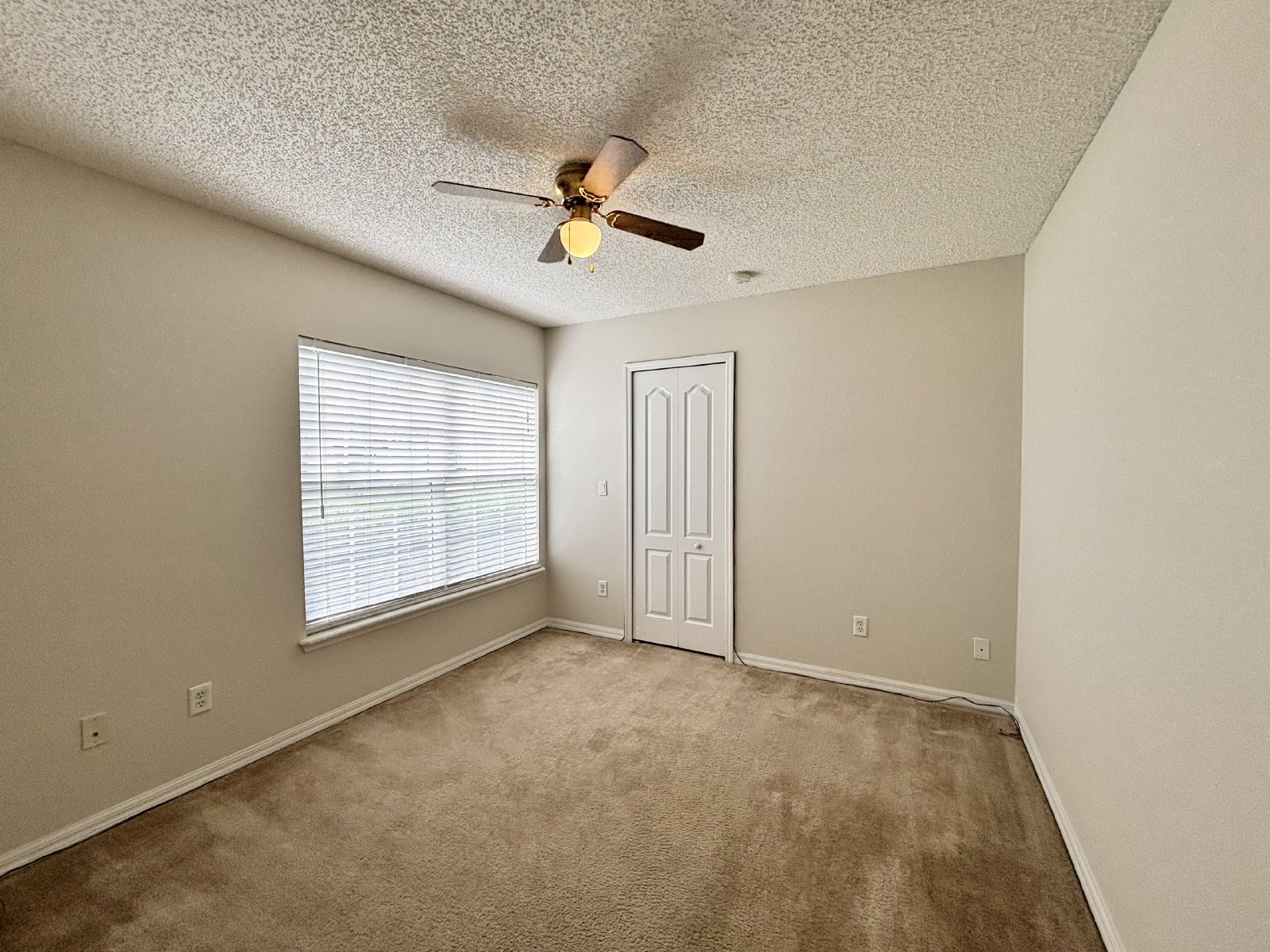 4 Bedroom, 2 Bath in Olde Sutton Oaks property image