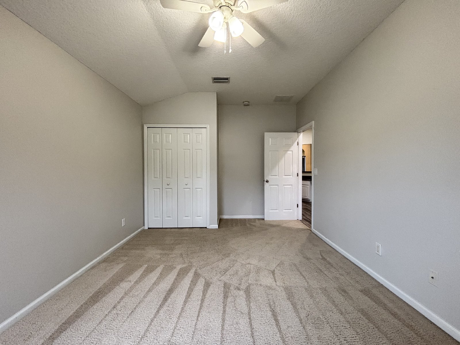 Amazing Location! 4 Miles to the Beach property image