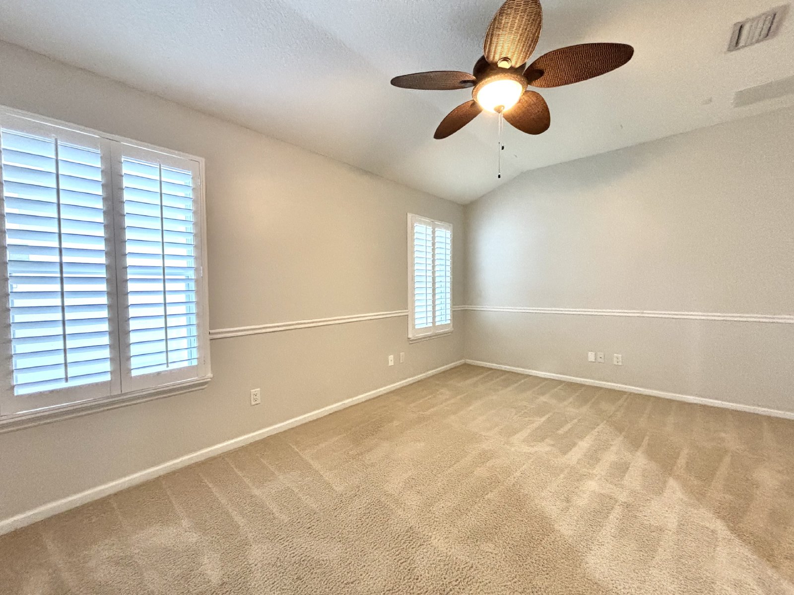 Amazing Location! 4 Miles to the Beach property image